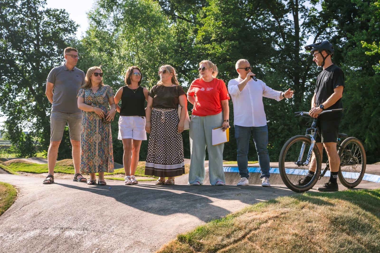 Zdjęcie w galerii na portalu naszraciborz.pl: Ride the Flow! Oficjalnie otwarto nowy pumptrack w Kornicach [FOTO i WIDEO] wiadomości z regionu