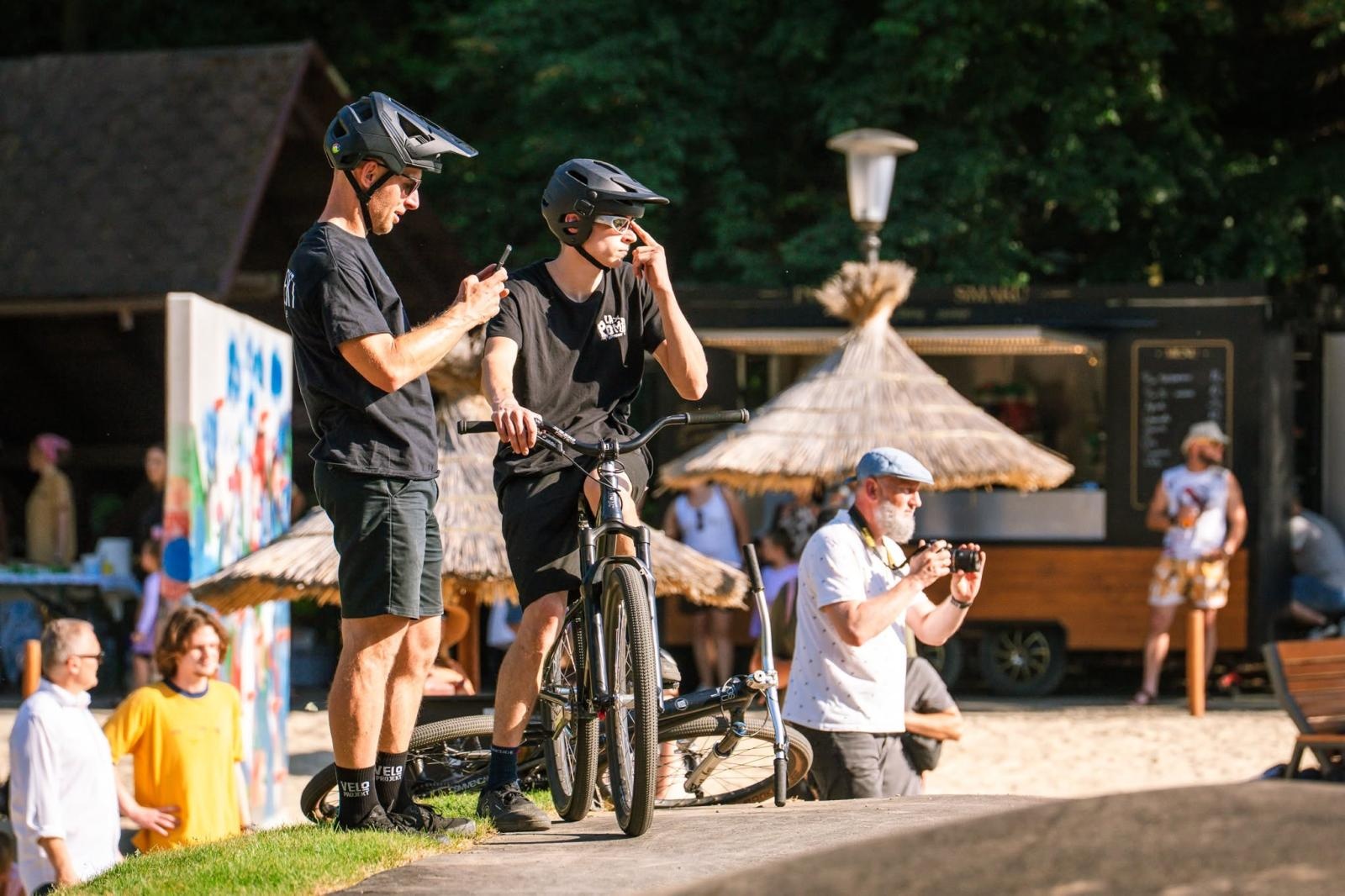Zdjęcie w galerii na portalu naszraciborz.pl: Ride the Flow! Oficjalnie otwarto nowy pumptrack w Kornicach [FOTO i WIDEO] wiadomości z regionu