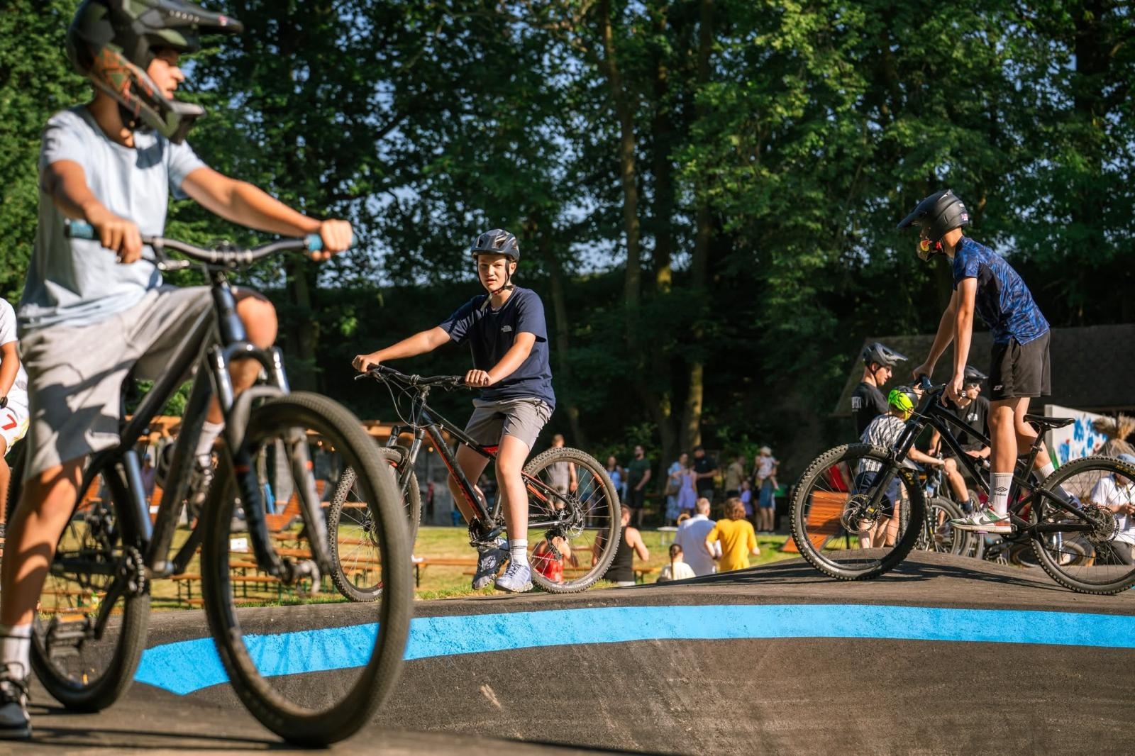 Zdjęcie w galerii na portalu naszraciborz.pl: Ride the Flow! Oficjalnie otwarto nowy pumptrack w Kornicach [FOTO i WIDEO] wiadomości z regionu