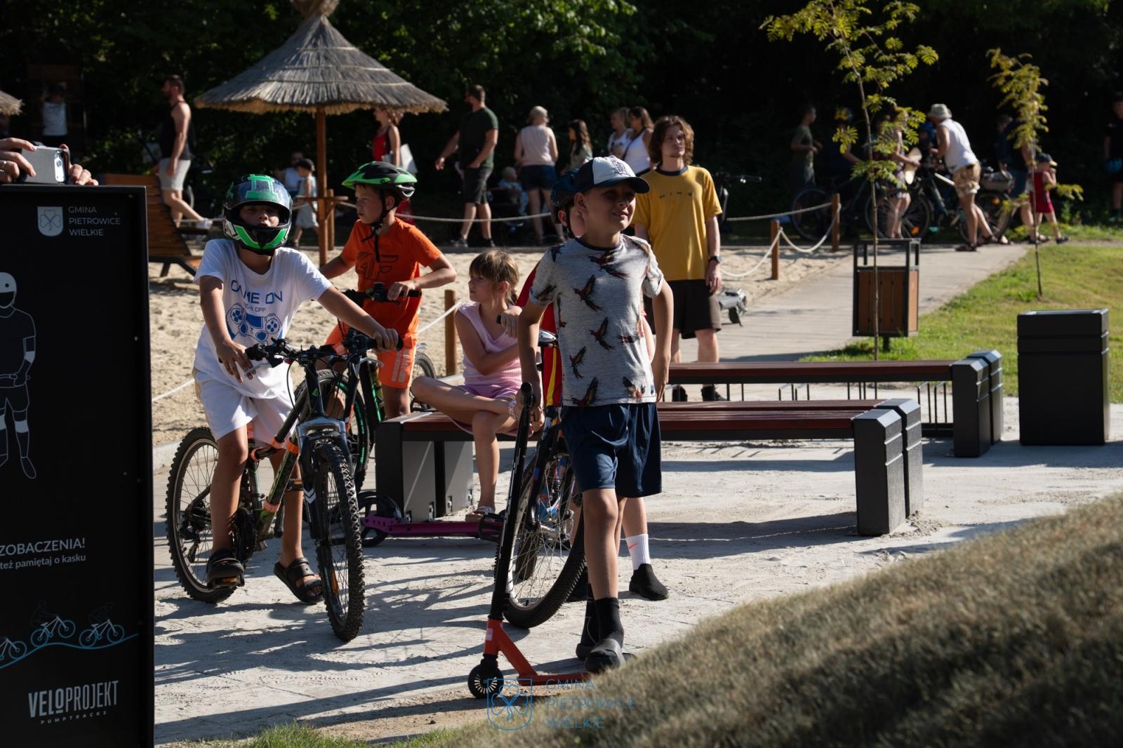 Zdjęcie w galerii na portalu naszraciborz.pl: Ride the Flow! Oficjalnie otwarto nowy pumptrack w Kornicach [FOTO i WIDEO] wiadomości z regionu