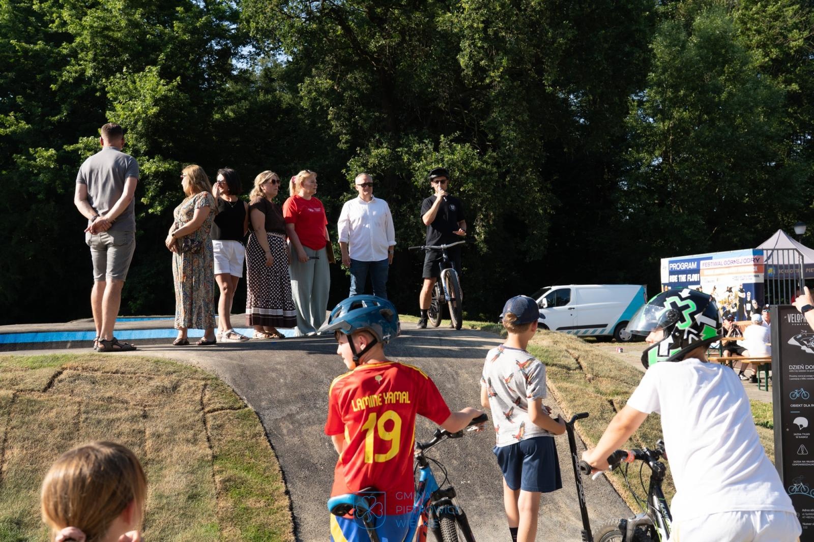 Zdjęcie w galerii na portalu naszraciborz.pl: Ride the Flow! Oficjalnie otwarto nowy pumptrack w Kornicach [FOTO i WIDEO] wiadomości z regionu