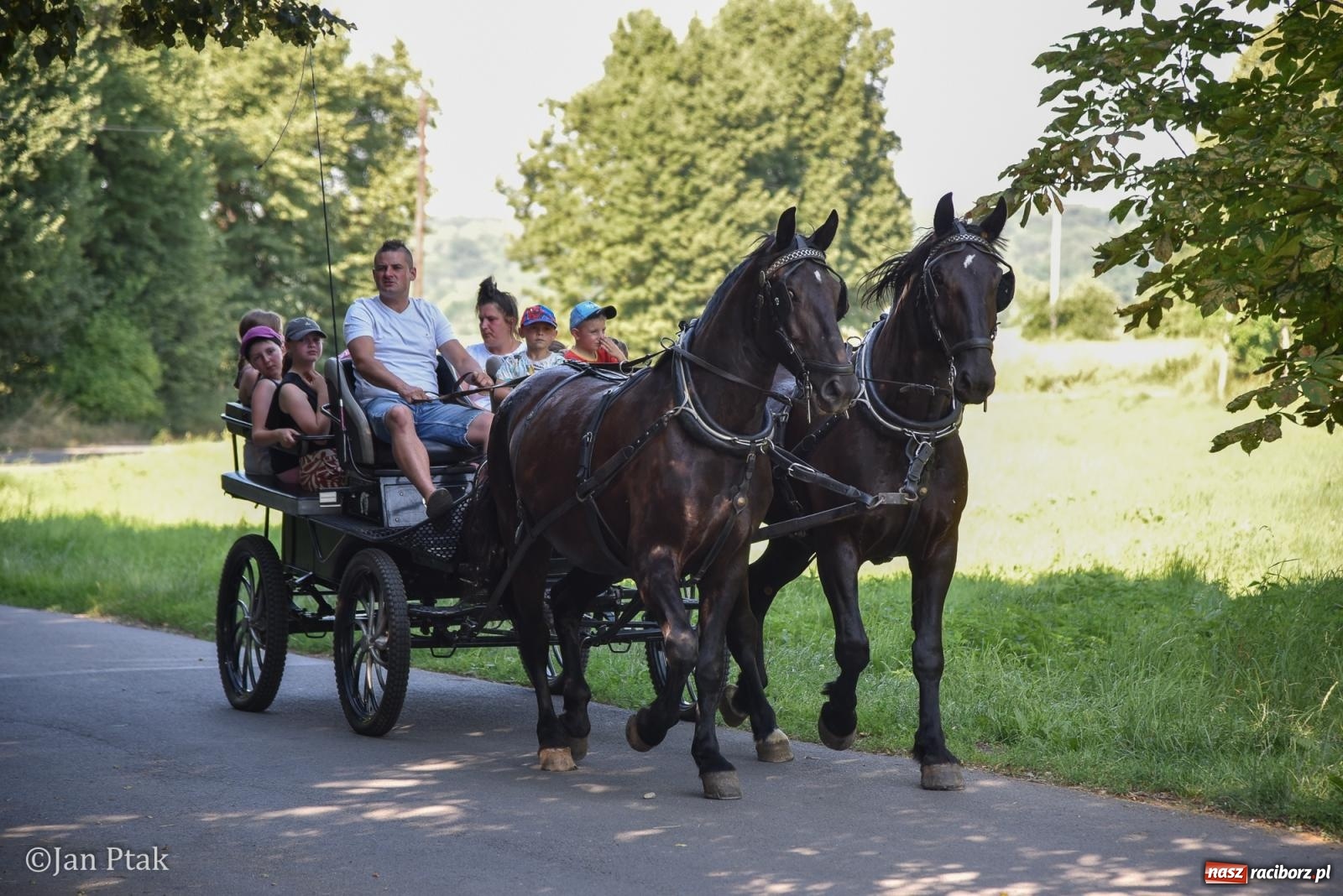 Zdjęcie w galerii na portalu naszraciborz.pl: Płonia świętuje początek lata: Dzielnica pełna energii i sąsiedzkiej integracji [FOTO i WIDEO] wiadomości z regionu