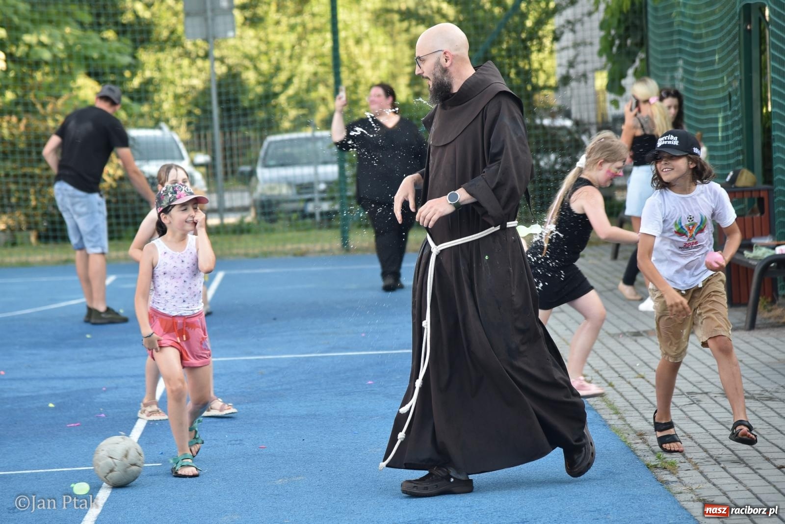 Zdjęcie w galerii na portalu naszraciborz.pl: Płonia świętuje początek lata: Dzielnica pełna energii i sąsiedzkiej integracji [FOTO i WIDEO] wiadomości z regionu