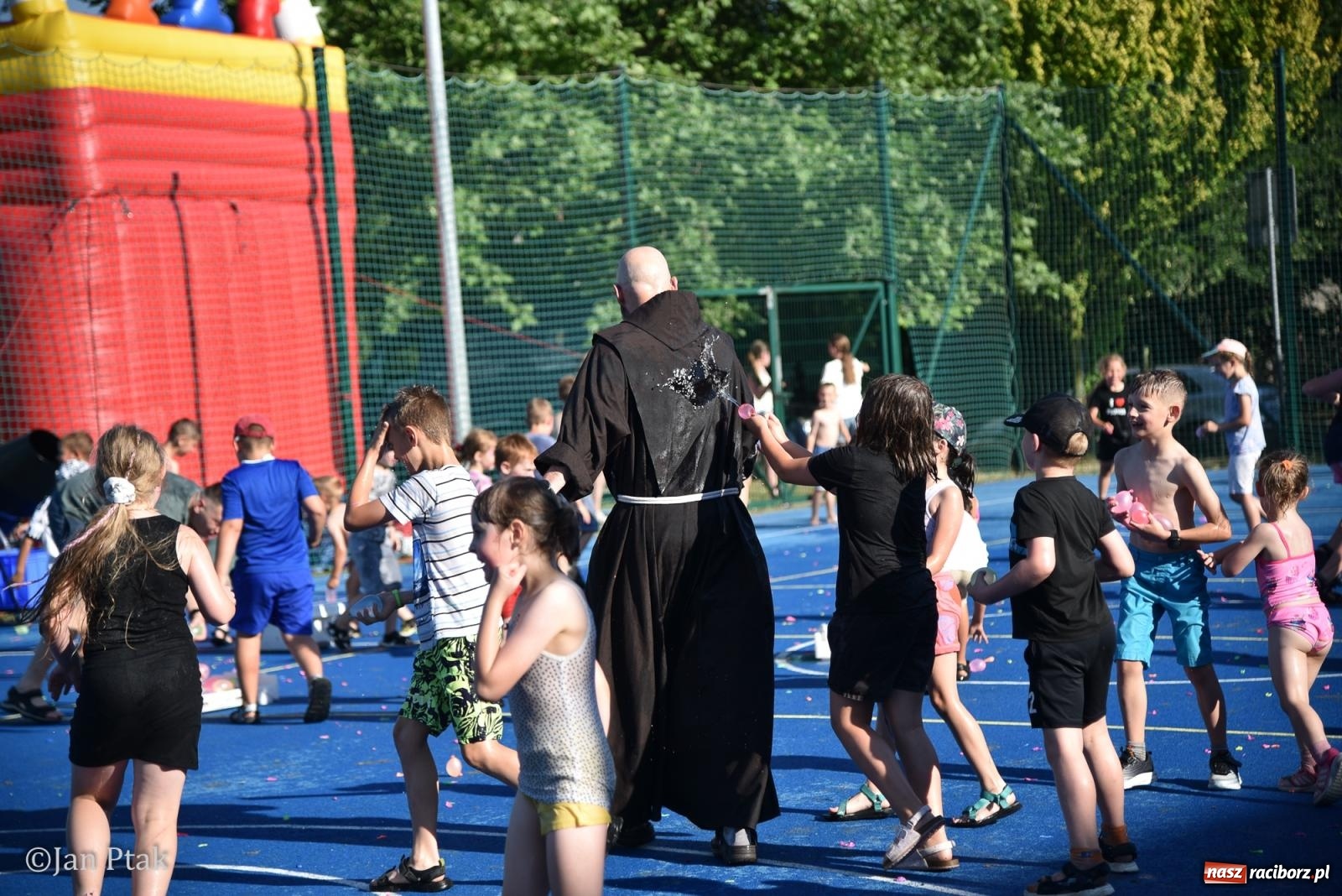 Zdjęcie w galerii na portalu naszraciborz.pl: Płonia świętuje początek lata: Dzielnica pełna energii i sąsiedzkiej integracji [FOTO i WIDEO] wiadomości z regionu