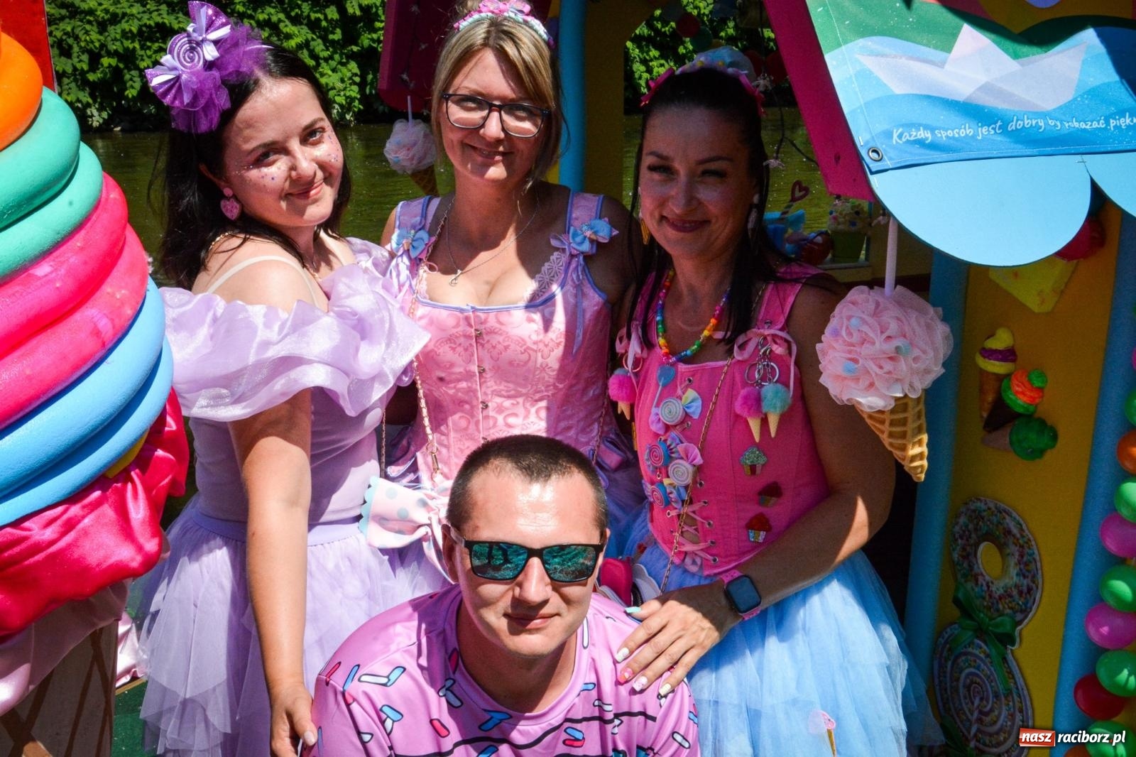 Zdjęcie w galerii na portalu naszraciborz.pl: XXVII Pływadła ruszyły z Raciborza: Wielka wodna wyprawa rozpoczęta [FOTO i WIDEO] wiadomości z regionu