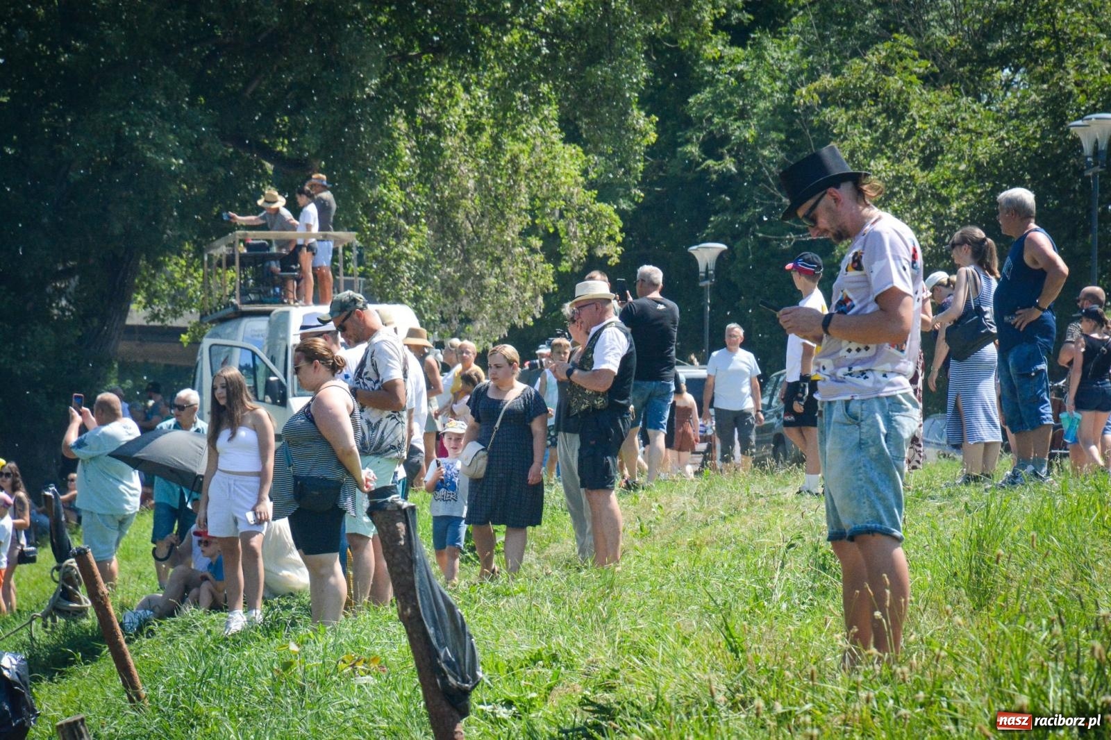 Zdjęcie w galerii na portalu naszraciborz.pl: XXVII Pływadła ruszyły z Raciborza: Wielka wodna wyprawa rozpoczęta [FOTO i WIDEO] wiadomości z regionu