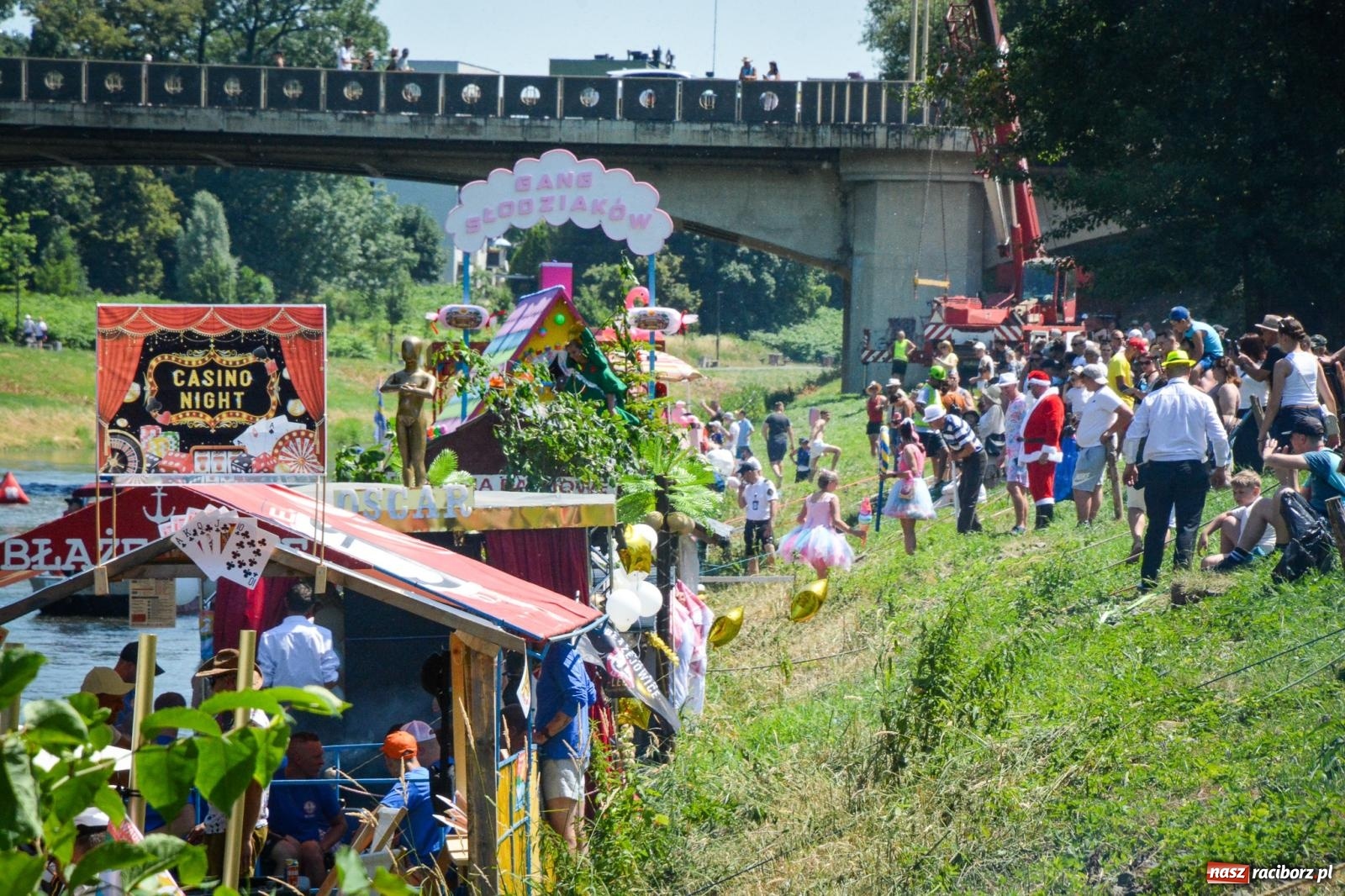 Zdjęcie w galerii na portalu naszraciborz.pl: XXVII Pływadła ruszyły z Raciborza: Wielka wodna wyprawa rozpoczęta [FOTO i WIDEO] wiadomości z regionu