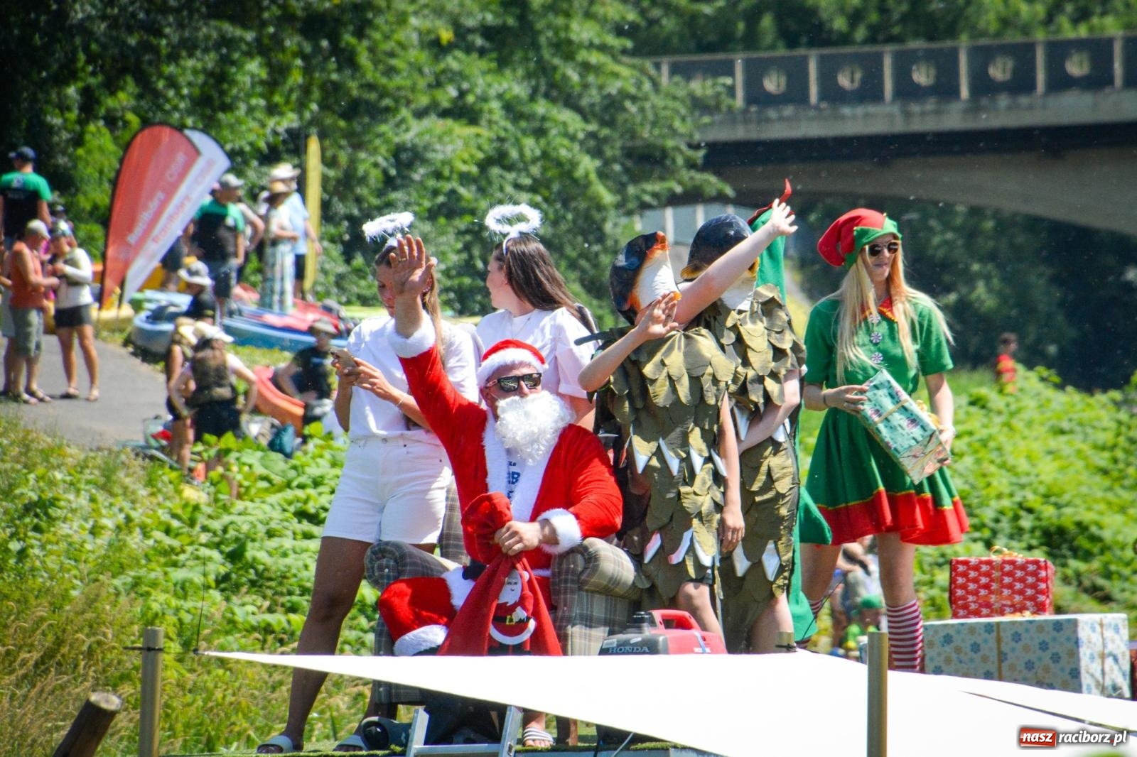 Zdjęcie w galerii na portalu naszraciborz.pl: XXVII Pływadła ruszyły z Raciborza: Wielka wodna wyprawa rozpoczęta [FOTO i WIDEO] wiadomości z regionu