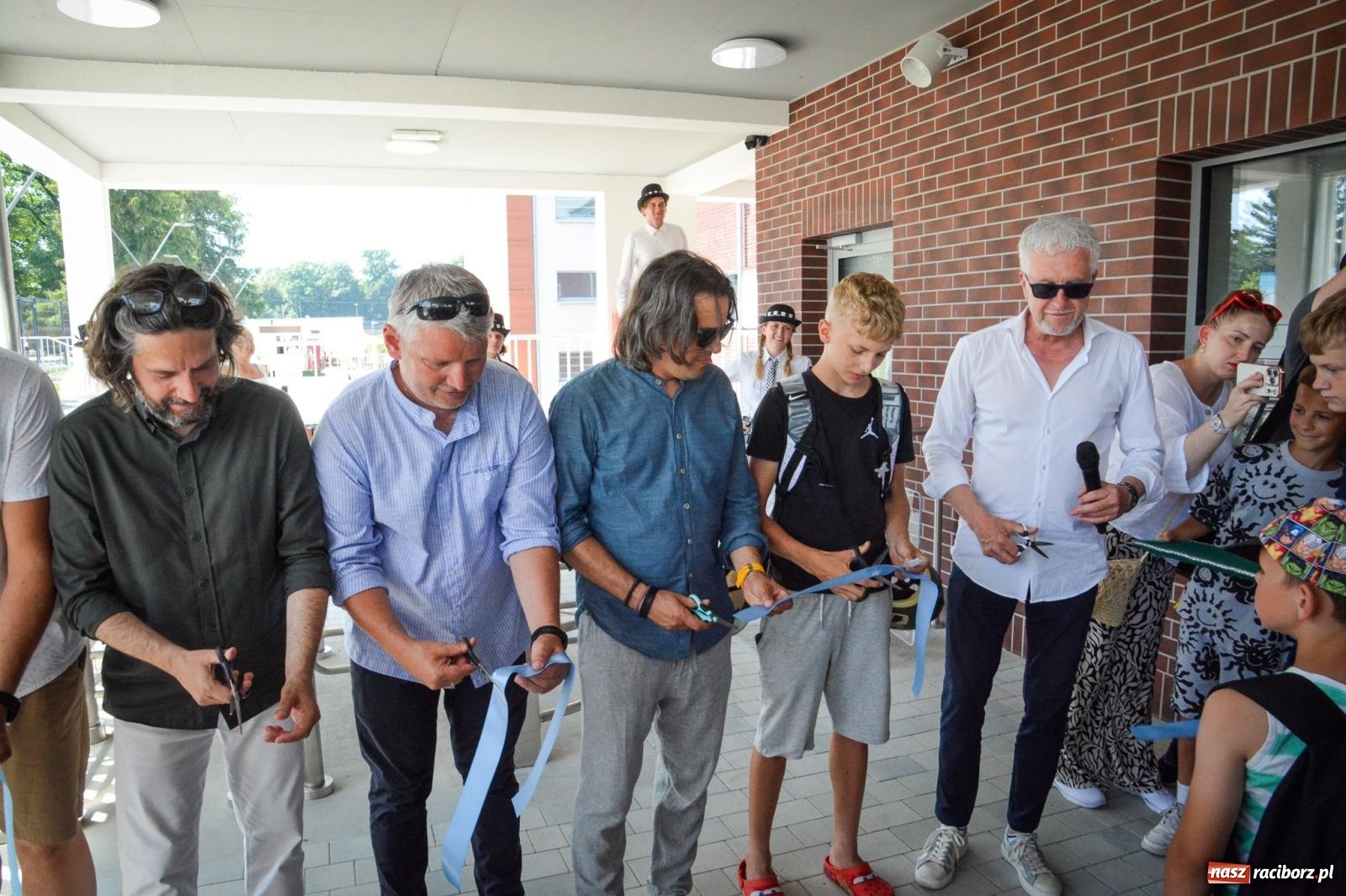 Zdjęcie w galerii na portalu naszraciborz.pl: Otwarcie Strefy Letniej w H2Ostróg. Pierwsi goście weszli punktualnie o 14.00 wiadomości z regionu