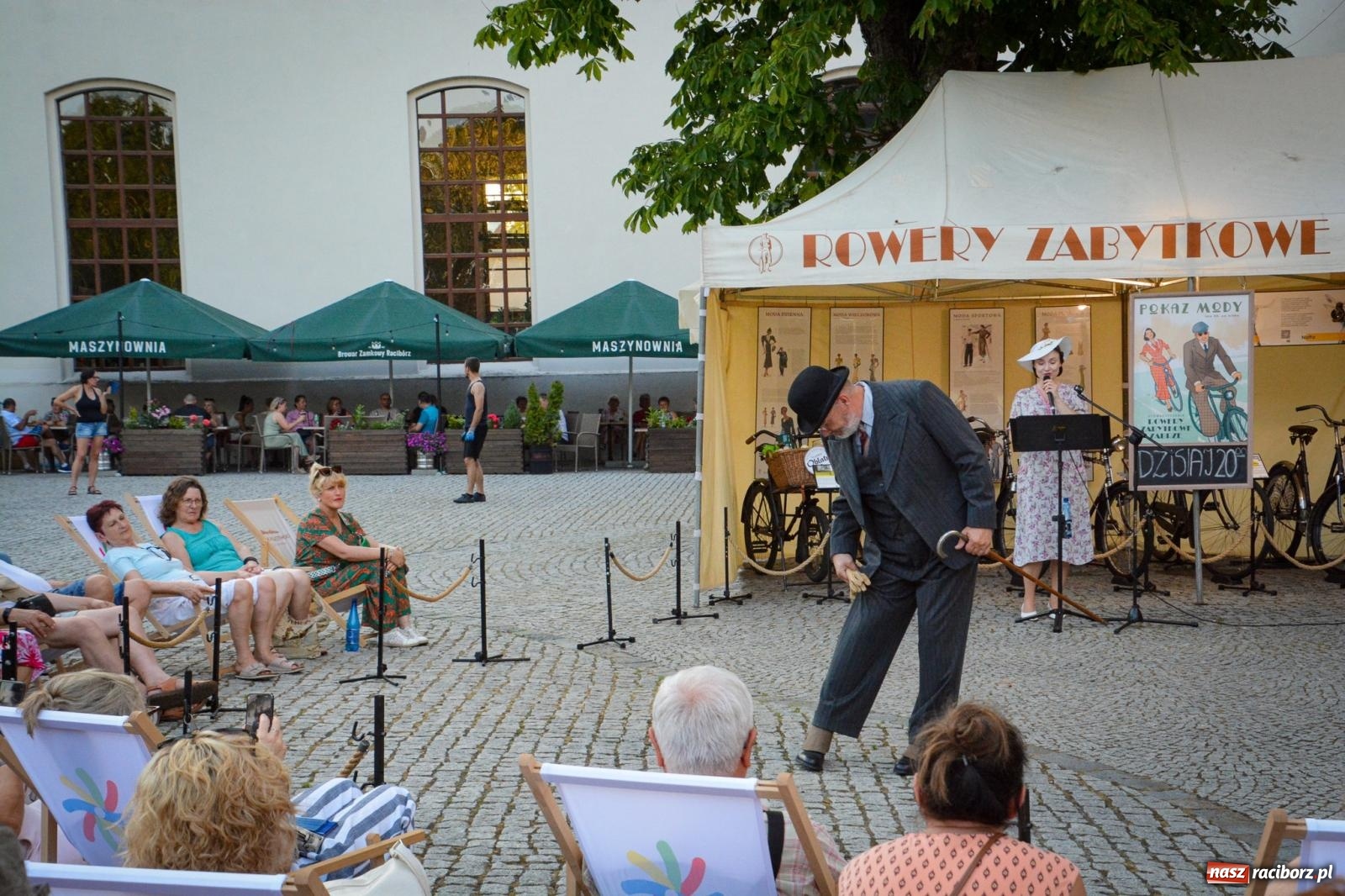 Zdjęcie w galerii na portalu naszraciborz.pl: Przeboje Sopotu i San Remo, ogniowe show, konne przejażdżki i promocja gm. Pietrowice Wielkie – powitanie wakacji na Zamku Piastowskim wiadomości z regionu