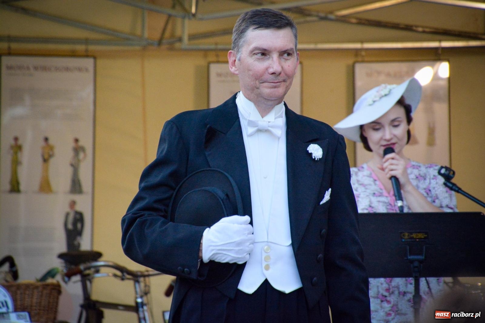 Zdjęcie w galerii na portalu naszraciborz.pl: Przeboje Sopotu i San Remo, ogniowe show, konne przejażdżki i promocja gm. Pietrowice Wielkie – powitanie wakacji na Zamku Piastowskim wiadomości z regionu