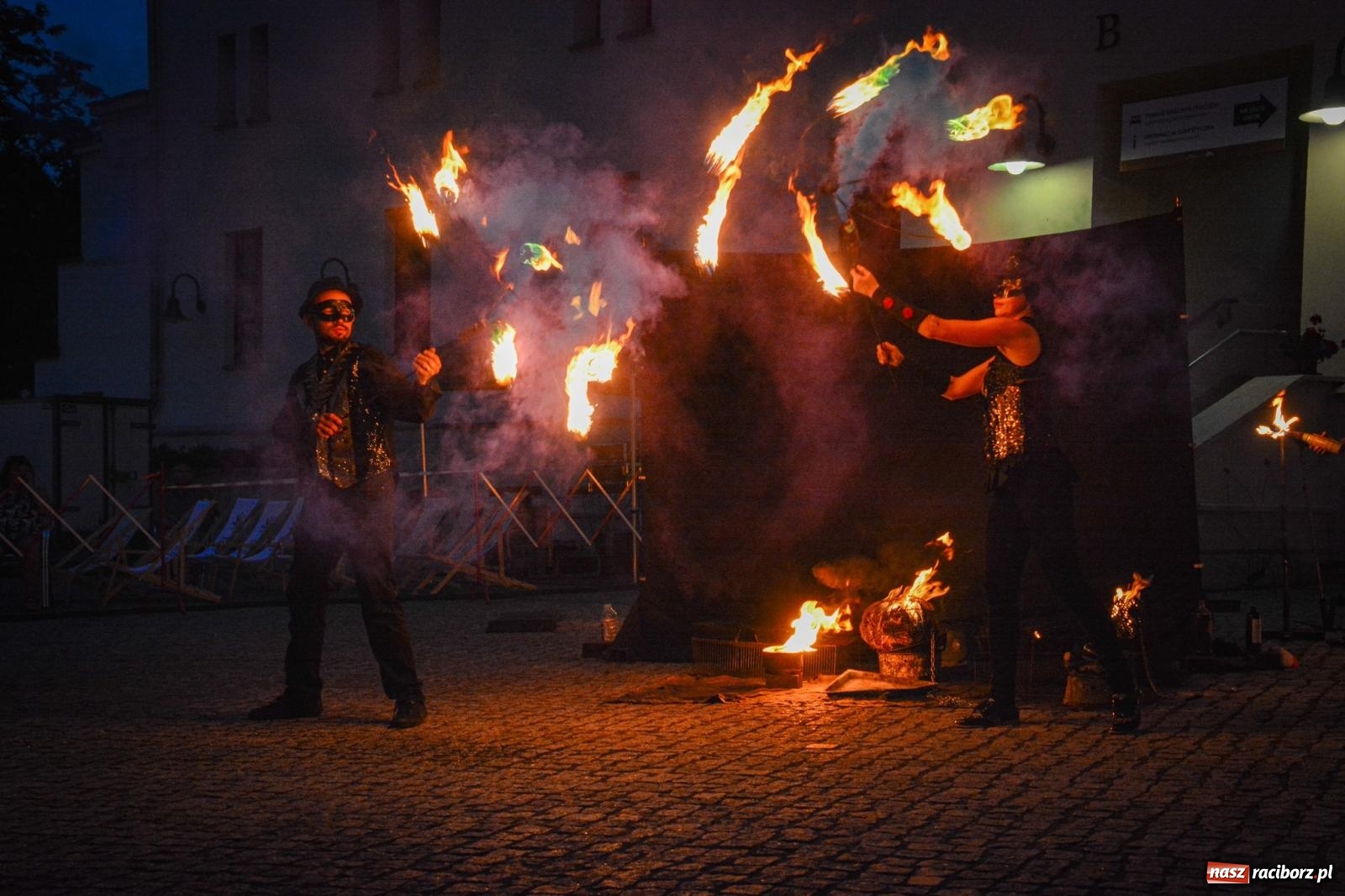 Zdjęcie w galerii na portalu naszraciborz.pl: Przeboje Sopotu i San Remo, ogniowe show, konne przejażdżki i promocja gm. Pietrowice Wielkie – powitanie wakacji na Zamku Piastowskim wiadomości z regionu