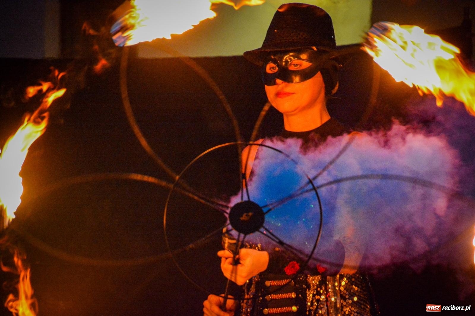 Zdjęcie w galerii na portalu naszraciborz.pl: Przeboje Sopotu i San Remo, ogniowe show, konne przejażdżki i promocja gm. Pietrowice Wielkie – powitanie wakacji na Zamku Piastowskim wiadomości z regionu