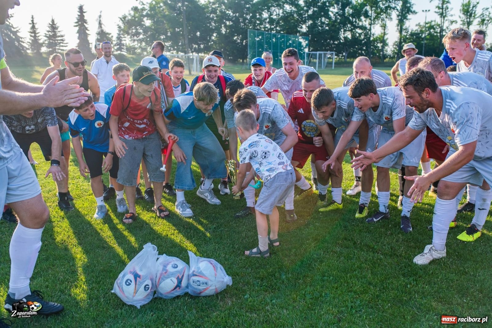Zdjęcie w galerii na portalu naszraciborz.pl: Tropikalny finał baraży. Krzanowice odwróciły losy meczu i wywalczyły awans [FOTO] wiadomości z regionu