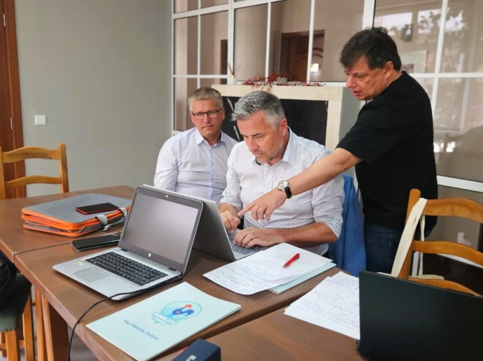 Zdjęcie w galerii na portalu naszraciborz.pl: Ekonomik inwestuje w kadrę – uczniowie zyskują nowe możliwości! wiadomości z regionu