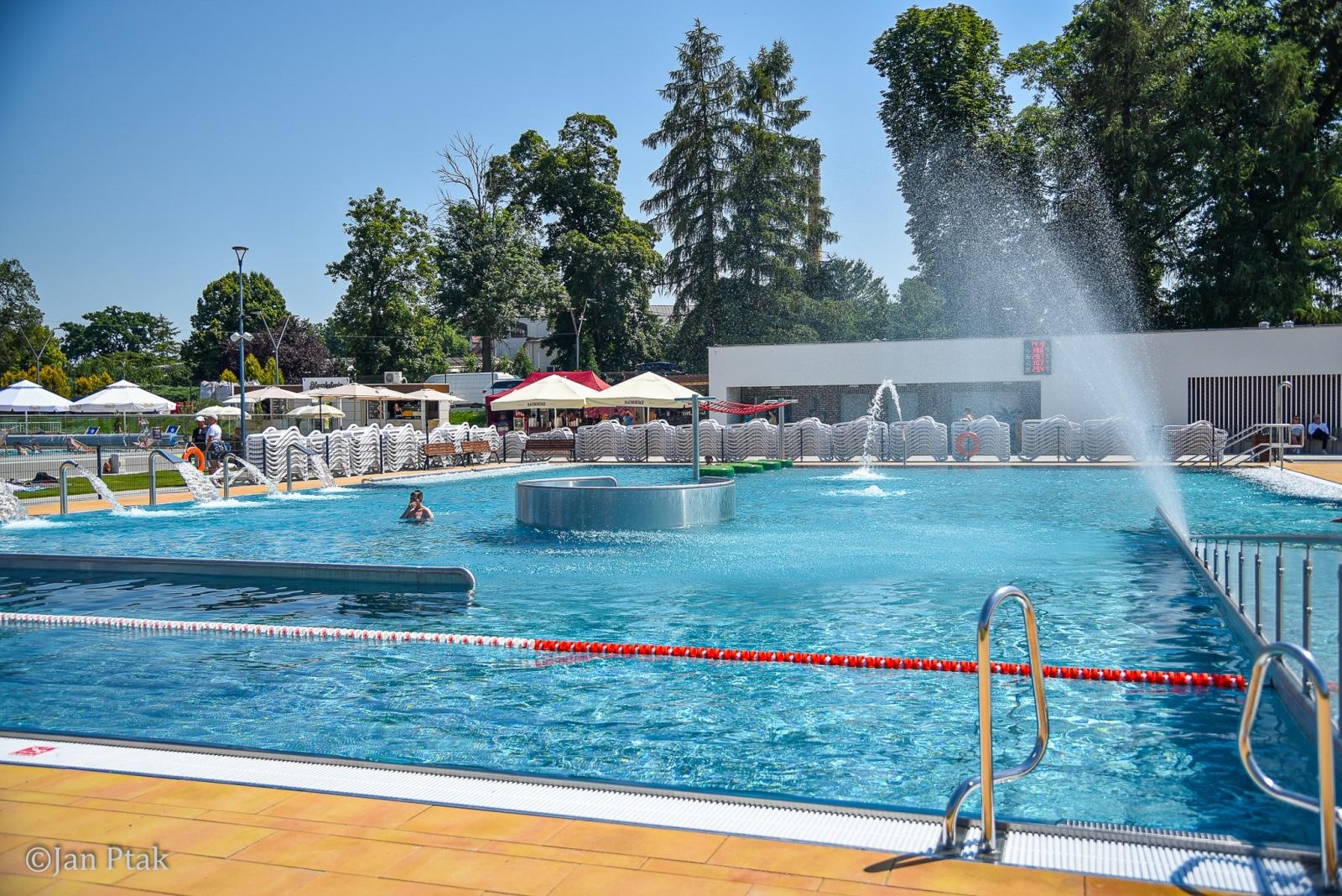 Zdjęcie w galerii na portalu naszraciborz.pl: Sezon w pełni! Wszystkie kąpieliska otwarte, ceny na każdą kieszeń wiadomości z regionu