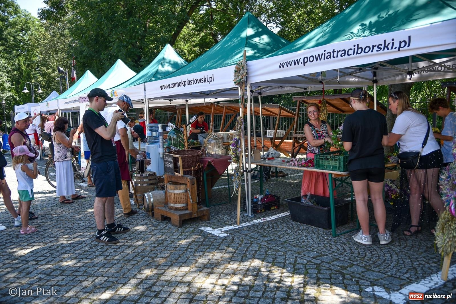 Zdjęcie w galerii na portalu naszraciborz.pl: Muzyczno-folkowe powitanie wakacji na Zamku Piastowskim na bis! wiadomości z regionu