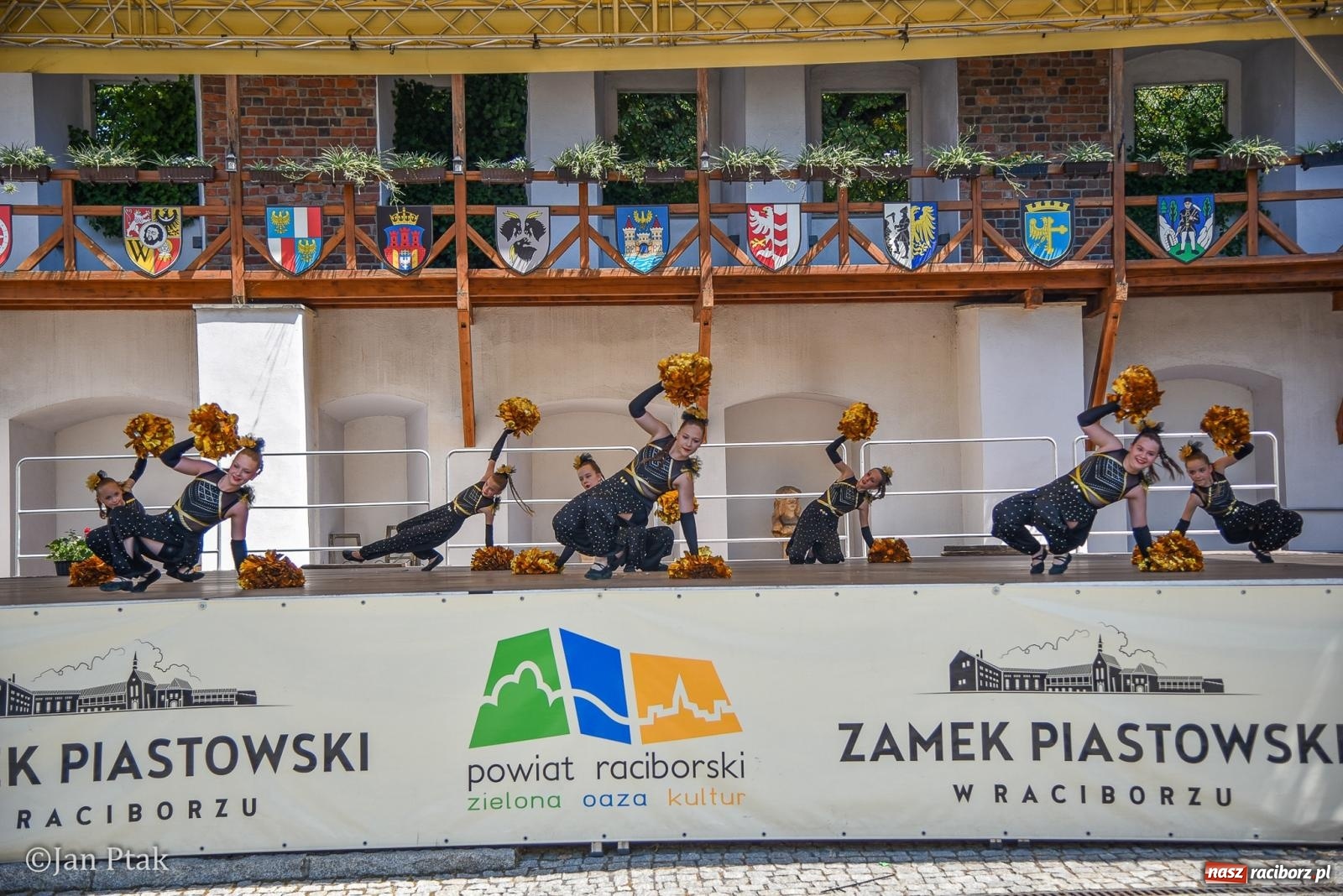 Zdjęcie w galerii na portalu naszraciborz.pl: Muzyczno-folkowe powitanie wakacji na Zamku Piastowskim na bis! wiadomości z regionu