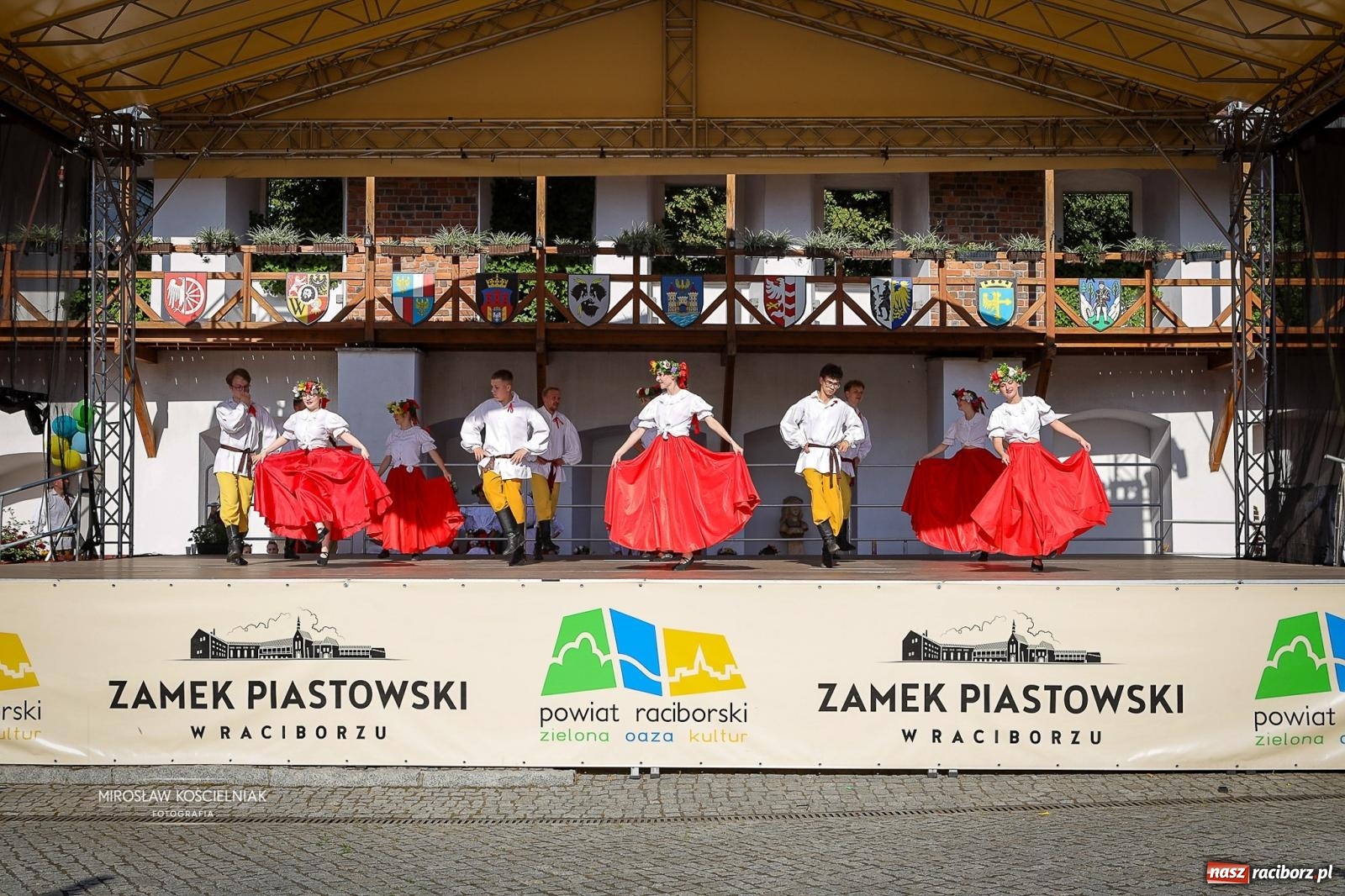Zdjęcie w galerii na portalu naszraciborz.pl: Muzyczno-folkowe powitanie wakacji na Zamku Piastowskim na bis! wiadomości z regionu