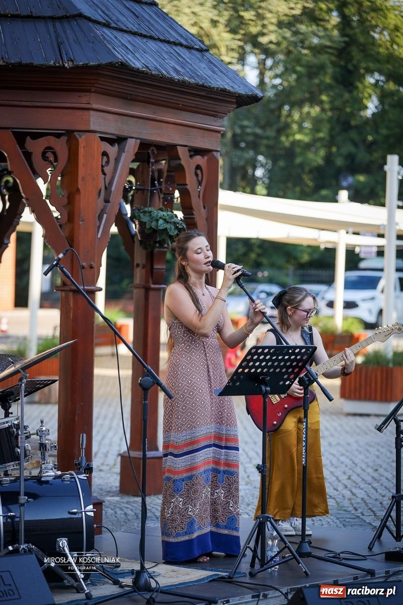 Zdjęcie w galerii na portalu naszraciborz.pl: Muzyczno-folkowe powitanie wakacji na Zamku Piastowskim na bis! wiadomości z regionu