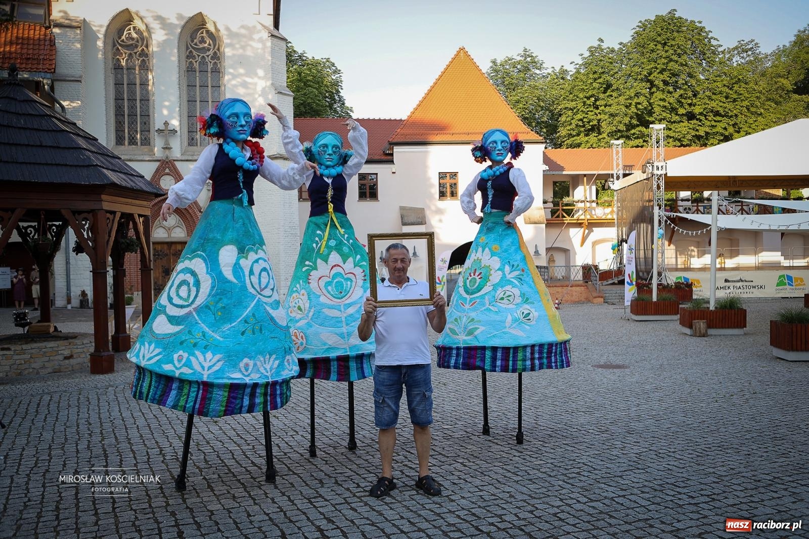 Zdjęcie w galerii na portalu naszraciborz.pl: Muzyczno-folkowe powitanie wakacji na Zamku Piastowskim na bis! wiadomości z regionu