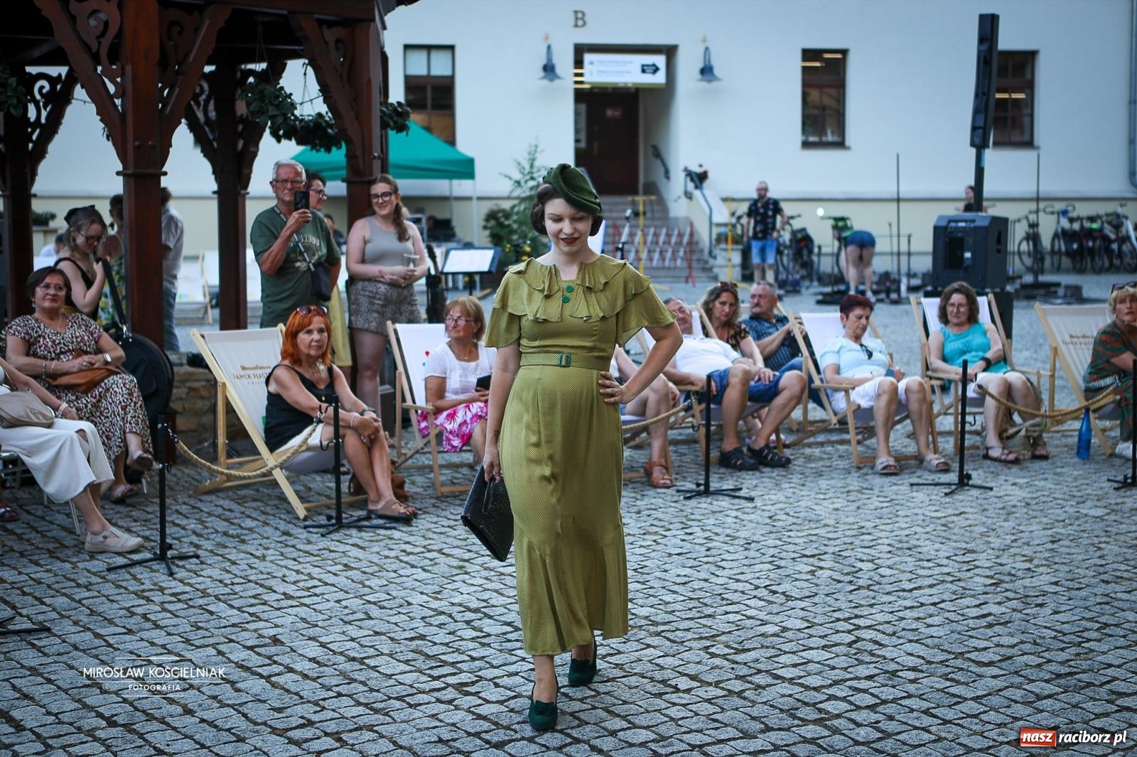Zdjęcie w galerii na portalu naszraciborz.pl: Muzyczno-folkowe powitanie wakacji na Zamku Piastowskim na bis! wiadomości z regionu