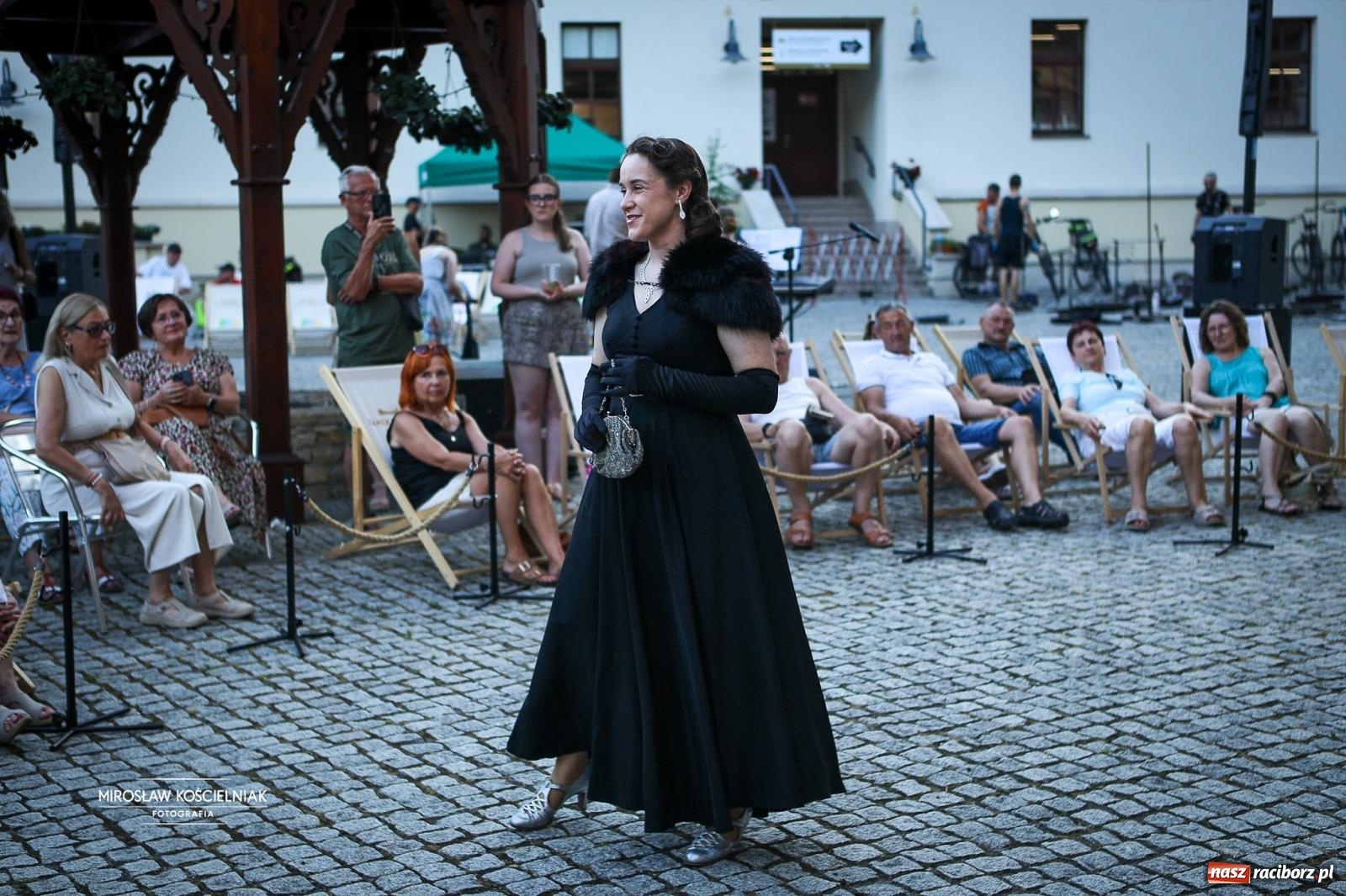 Zdjęcie w galerii na portalu naszraciborz.pl: Muzyczno-folkowe powitanie wakacji na Zamku Piastowskim na bis! wiadomości z regionu