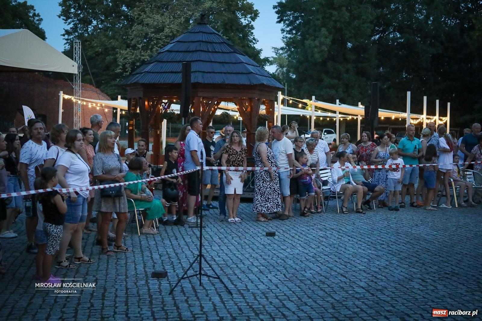 Zdjęcie w galerii na portalu naszraciborz.pl: Muzyczno-folkowe powitanie wakacji na Zamku Piastowskim na bis! wiadomości z regionu