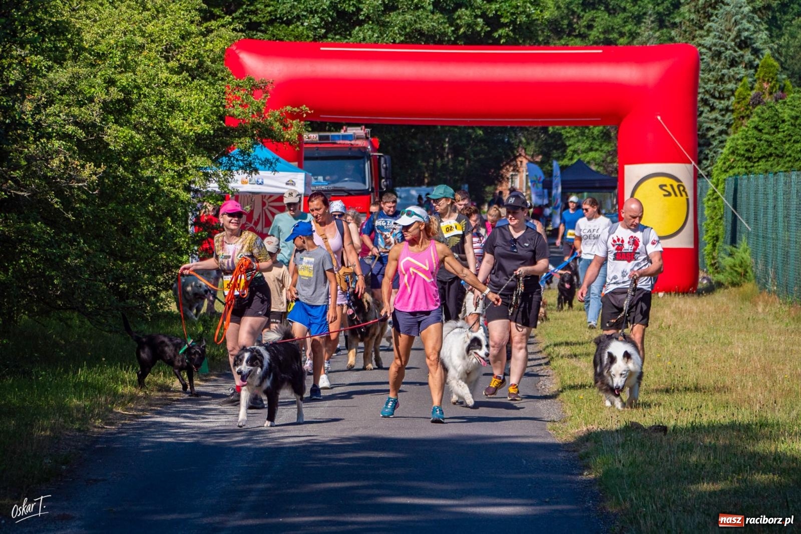 Zdjęcie w galerii na portalu naszraciborz.pl: Dogtrekking w Nędzy przyciągnął tłumy. Sport i pomoc zwierzętom podczas VI Festiwalu Górnej Odry [FOTO] wiadomości z regionu