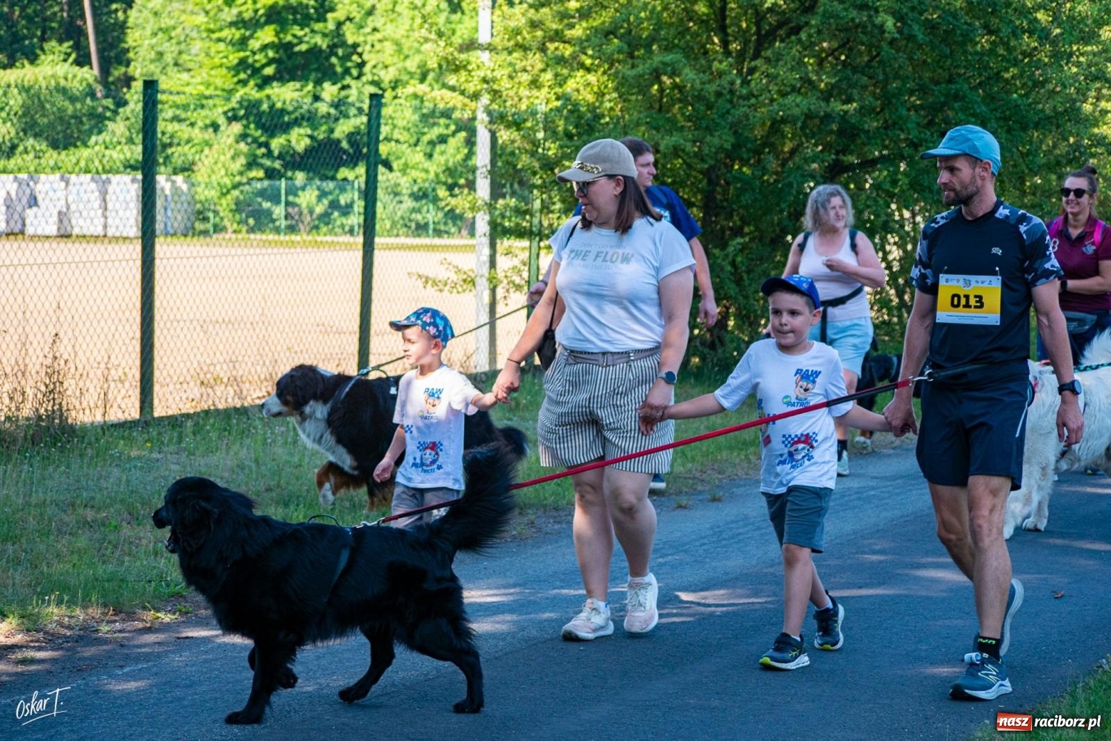 Zdjęcie w galerii na portalu naszraciborz.pl: Dogtrekking w Nędzy przyciągnął tłumy. Sport i pomoc zwierzętom podczas VI Festiwalu Górnej Odry [FOTO] wiadomości z regionu