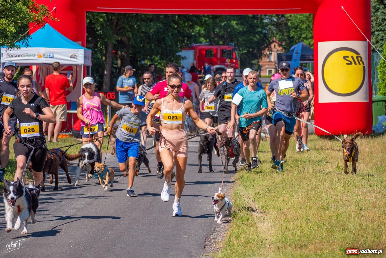Zdjęcie w galerii na portalu naszraciborz.pl: Dogtrekking w Nędzy przyciągnął tłumy. Sport i pomoc zwierzętom podczas VI Festiwalu Górnej Odry [FOTO] wiadomości z regionu