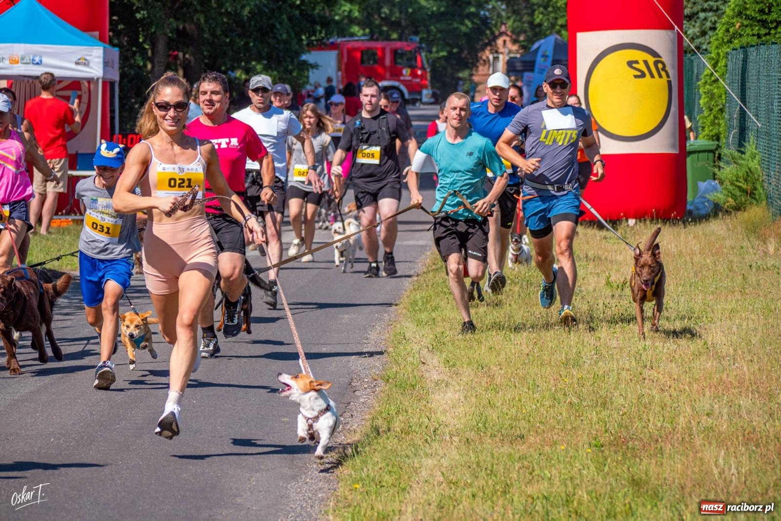 Zdjęcie w galerii na portalu naszraciborz.pl: Dogtrekking w Nędzy przyciągnął tłumy. Sport i pomoc zwierzętom podczas VI Festiwalu Górnej Odry [FOTO] wiadomości z regionu