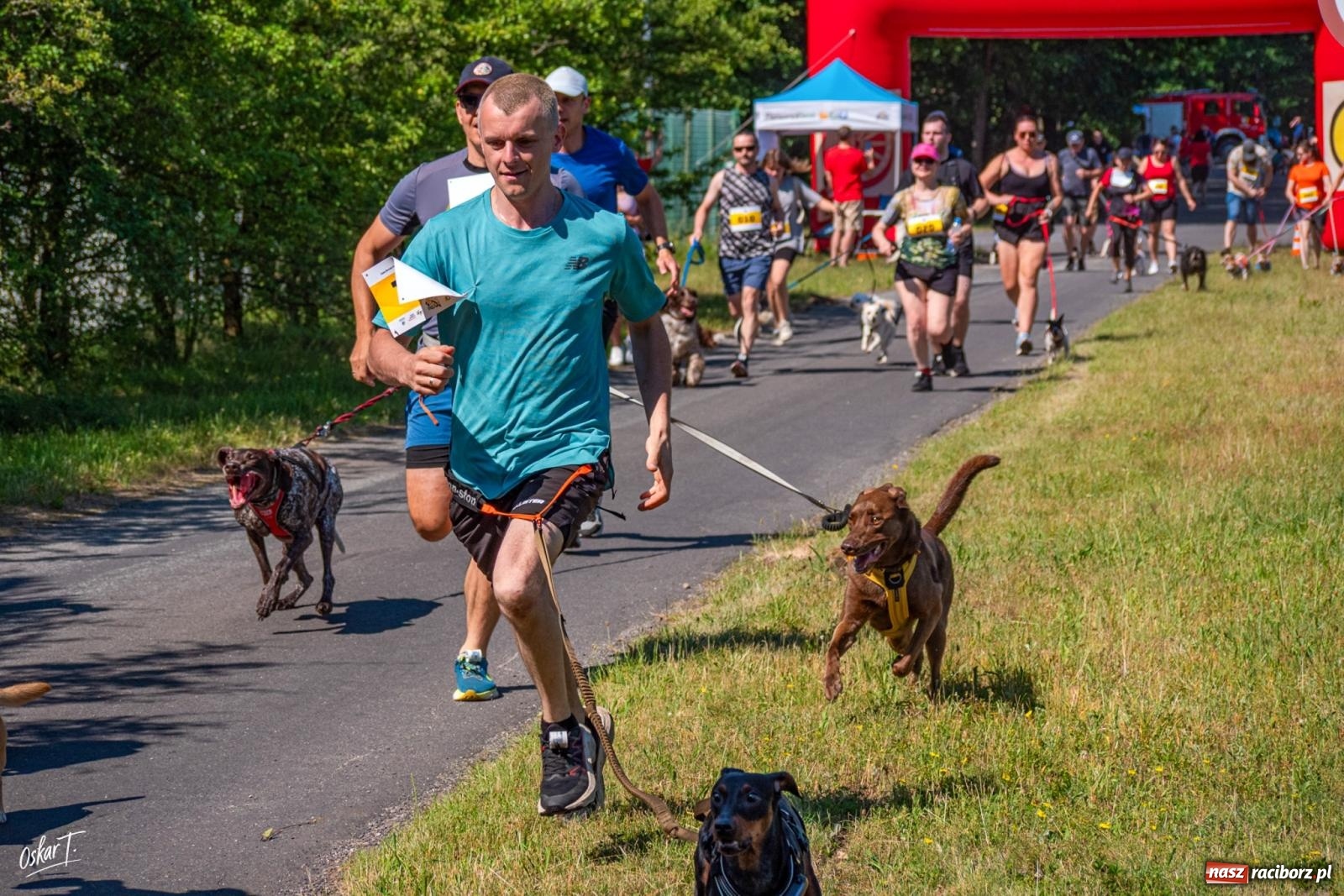 Zdjęcie w galerii na portalu naszraciborz.pl: Dogtrekking w Nędzy przyciągnął tłumy. Sport i pomoc zwierzętom podczas VI Festiwalu Górnej Odry [FOTO] wiadomości z regionu