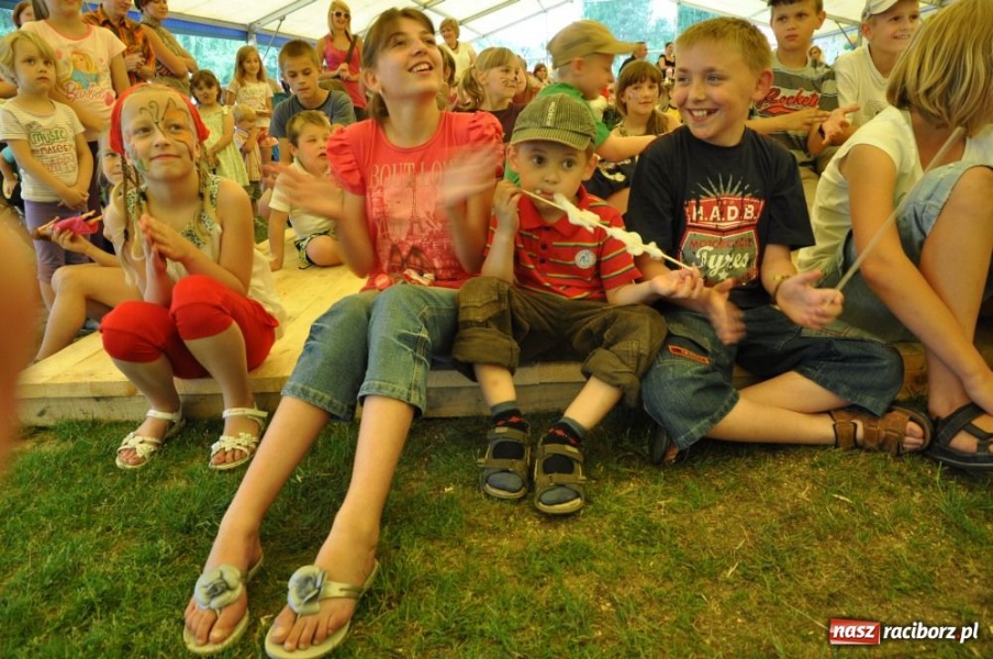 Zdjęcie w galerii na portalu naszraciborz.pl: Moc dziecięcej radości w Szymocicach wiadomości z regionu