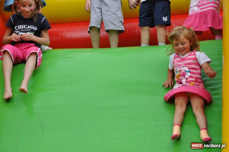 Zdjęcie w galerii na portalu naszraciborz.pl: Moc dziecięcej radości w Szymocicach wiadomości z regionu