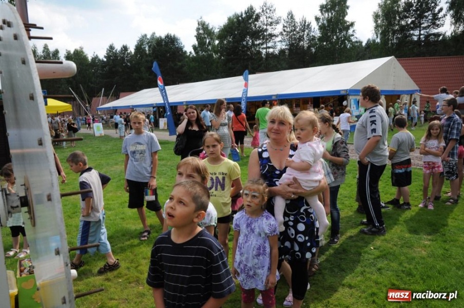 Zdjęcie w galerii na portalu naszraciborz.pl: Moc dziecięcej radości w Szymocicach wiadomości z regionu