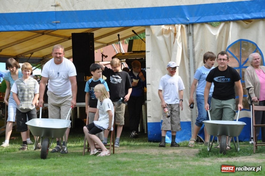 Zdjęcie w galerii na portalu naszraciborz.pl: Moc dziecięcej radości w Szymocicach wiadomości z regionu
