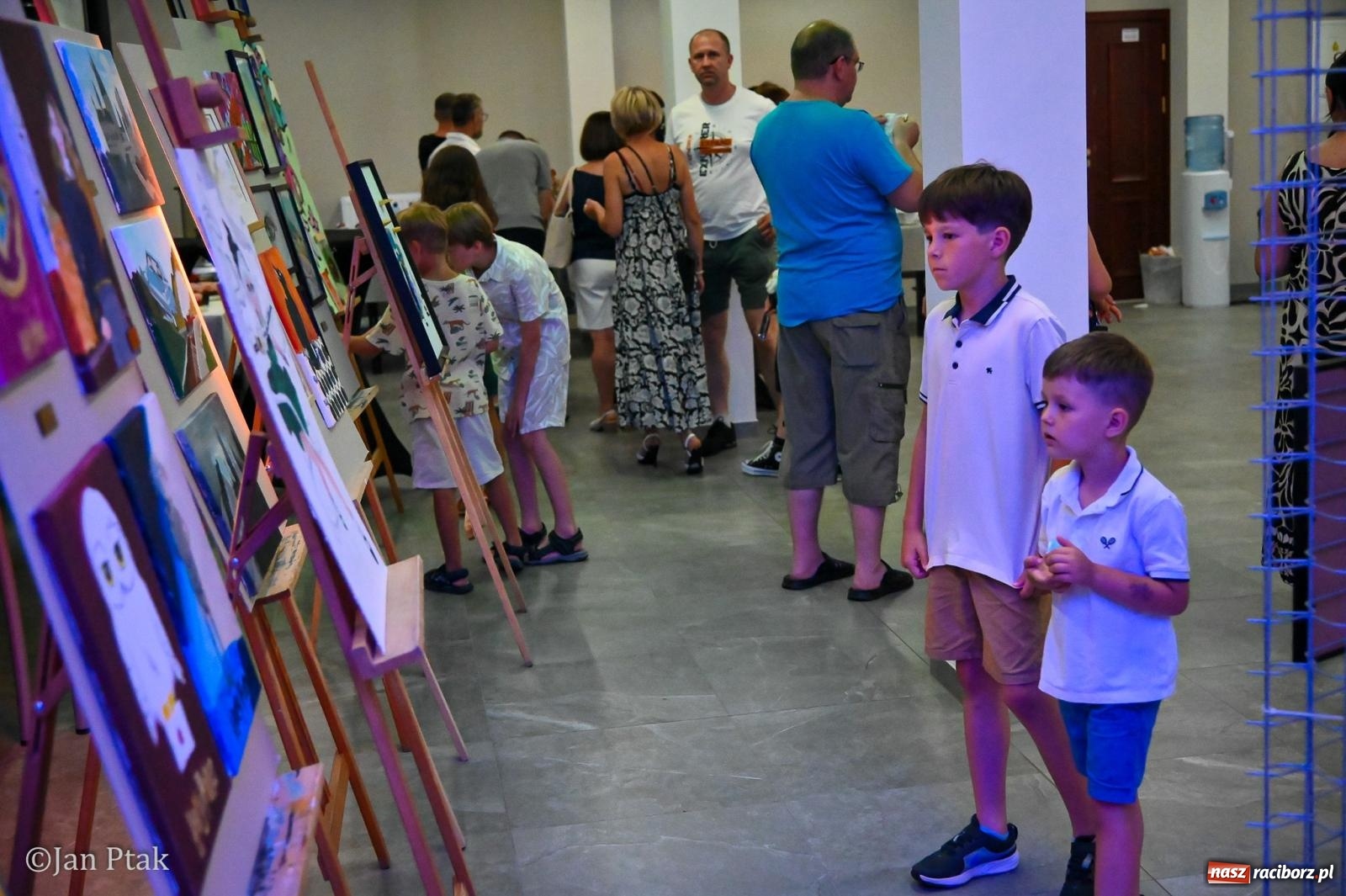 Zdjęcie w galerii na portalu naszraciborz.pl: Warsztatownia Franica na Zamku Piastowskim. Wystawa prac zamieniła słodownię w galerię sztuki wiadomości z regionu