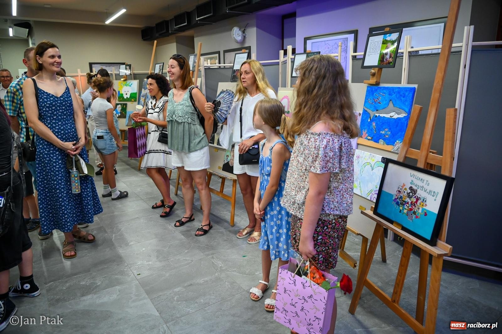 Zdjęcie w galerii na portalu naszraciborz.pl: Warsztatownia Franica na Zamku Piastowskim. Wystawa prac zamieniła słodownię w galerię sztuki wiadomości z regionu