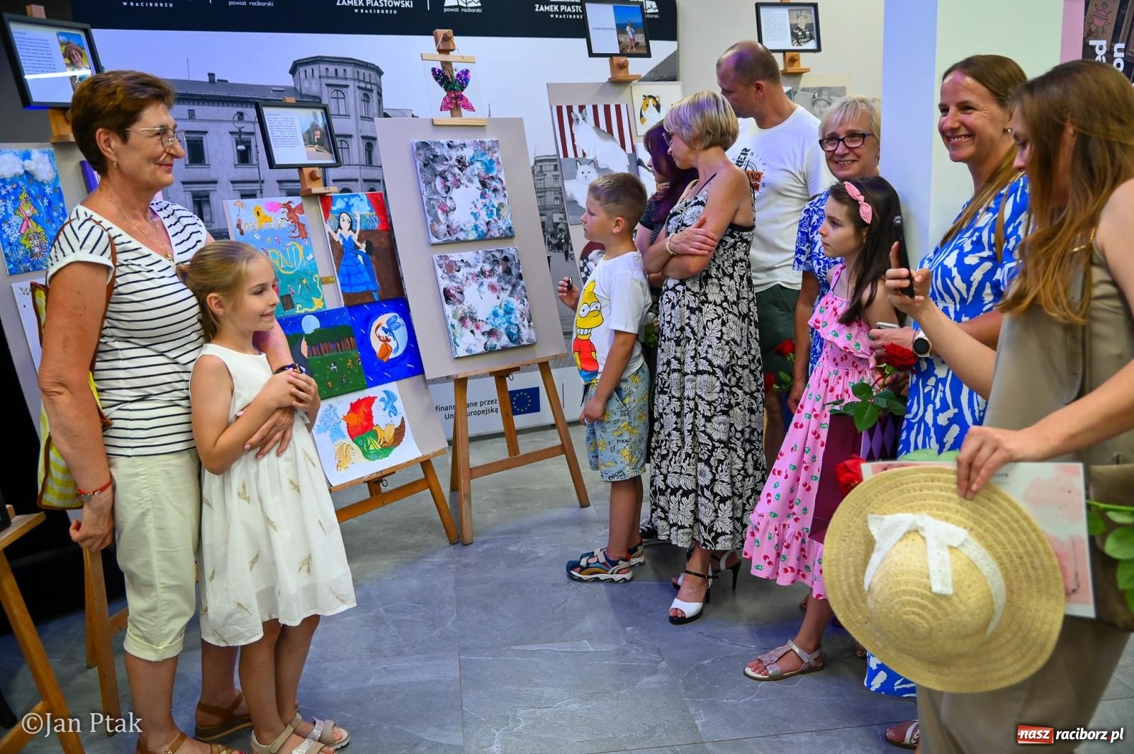 Zdjęcie w galerii na portalu naszraciborz.pl: Warsztatownia Franica na Zamku Piastowskim. Wystawa prac zamieniła słodownię w galerię sztuki wiadomości z regionu