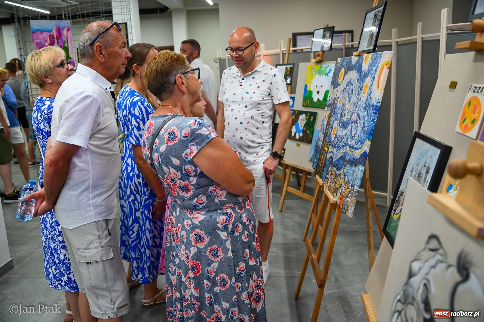 Zdjęcie w galerii na portalu naszraciborz.pl: Warsztatownia Franica na Zamku Piastowskim. Wystawa prac zamieniła słodownię w galerię sztuki wiadomości z regionu