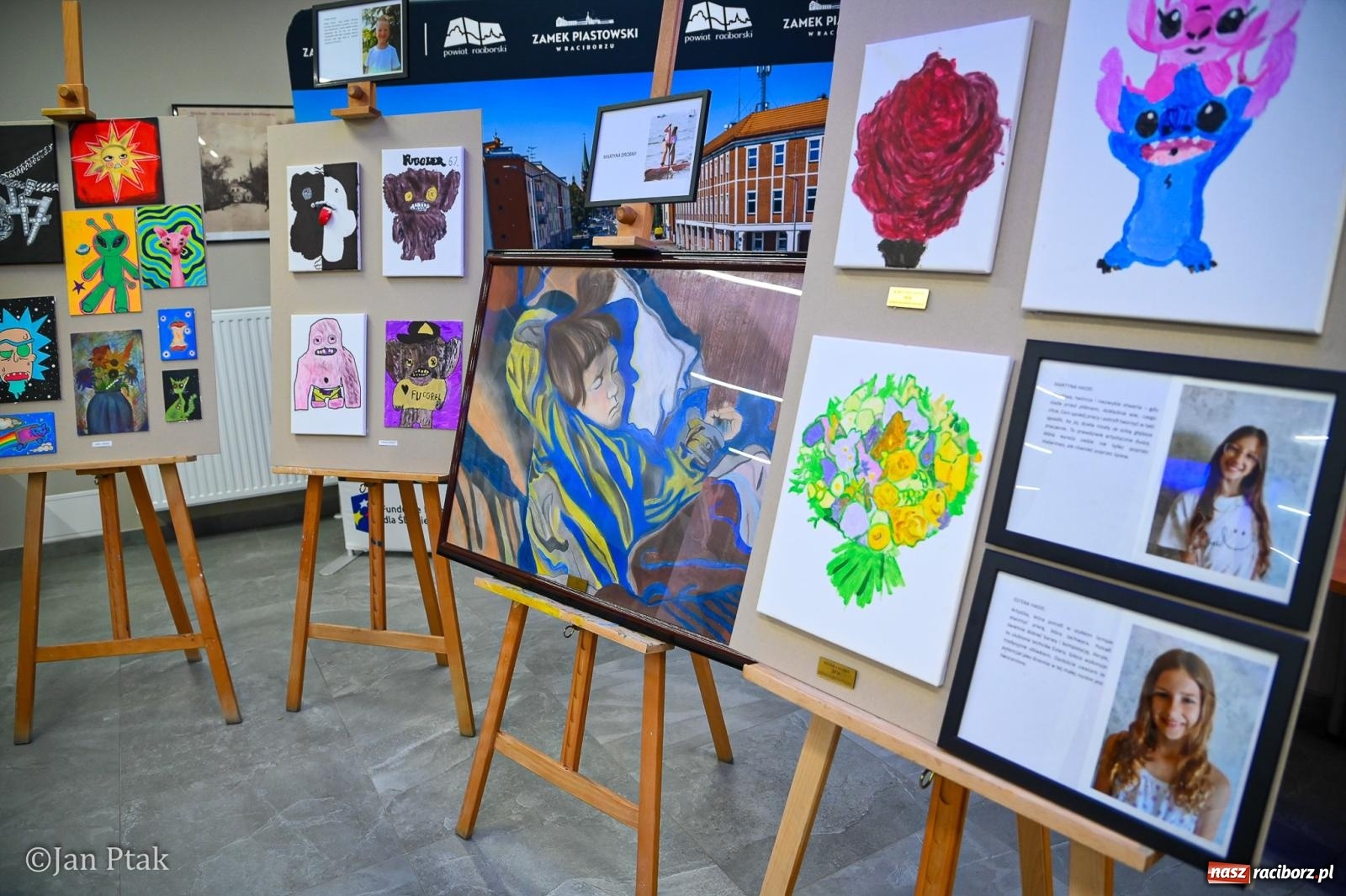 Zdjęcie w galerii na portalu naszraciborz.pl: Warsztatownia Franica na Zamku Piastowskim. Wystawa prac zamieniła słodownię w galerię sztuki wiadomości z regionu