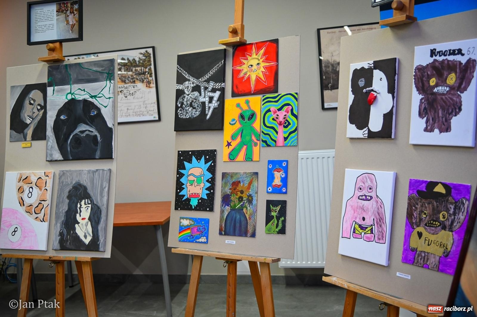 Zdjęcie w galerii na portalu naszraciborz.pl: Warsztatownia Franica na Zamku Piastowskim. Wystawa prac zamieniła słodownię w galerię sztuki wiadomości z regionu