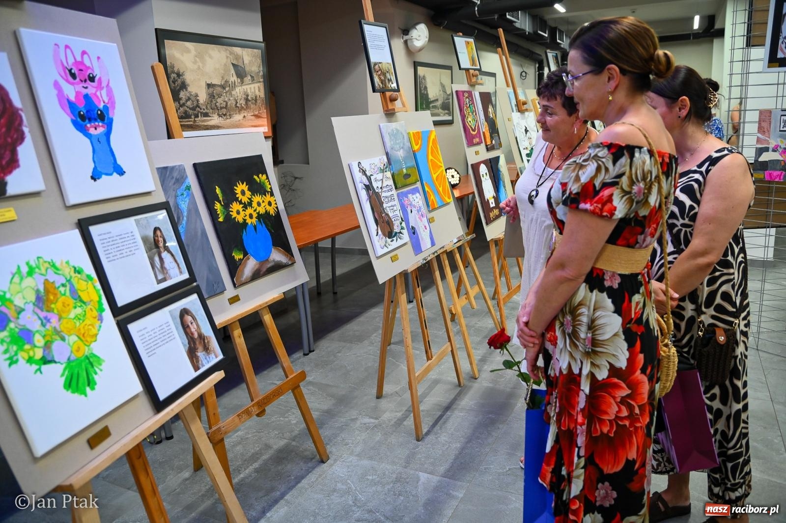 Zdjęcie w galerii na portalu naszraciborz.pl: Warsztatownia Franica na Zamku Piastowskim. Wystawa prac zamieniła słodownię w galerię sztuki wiadomości z regionu