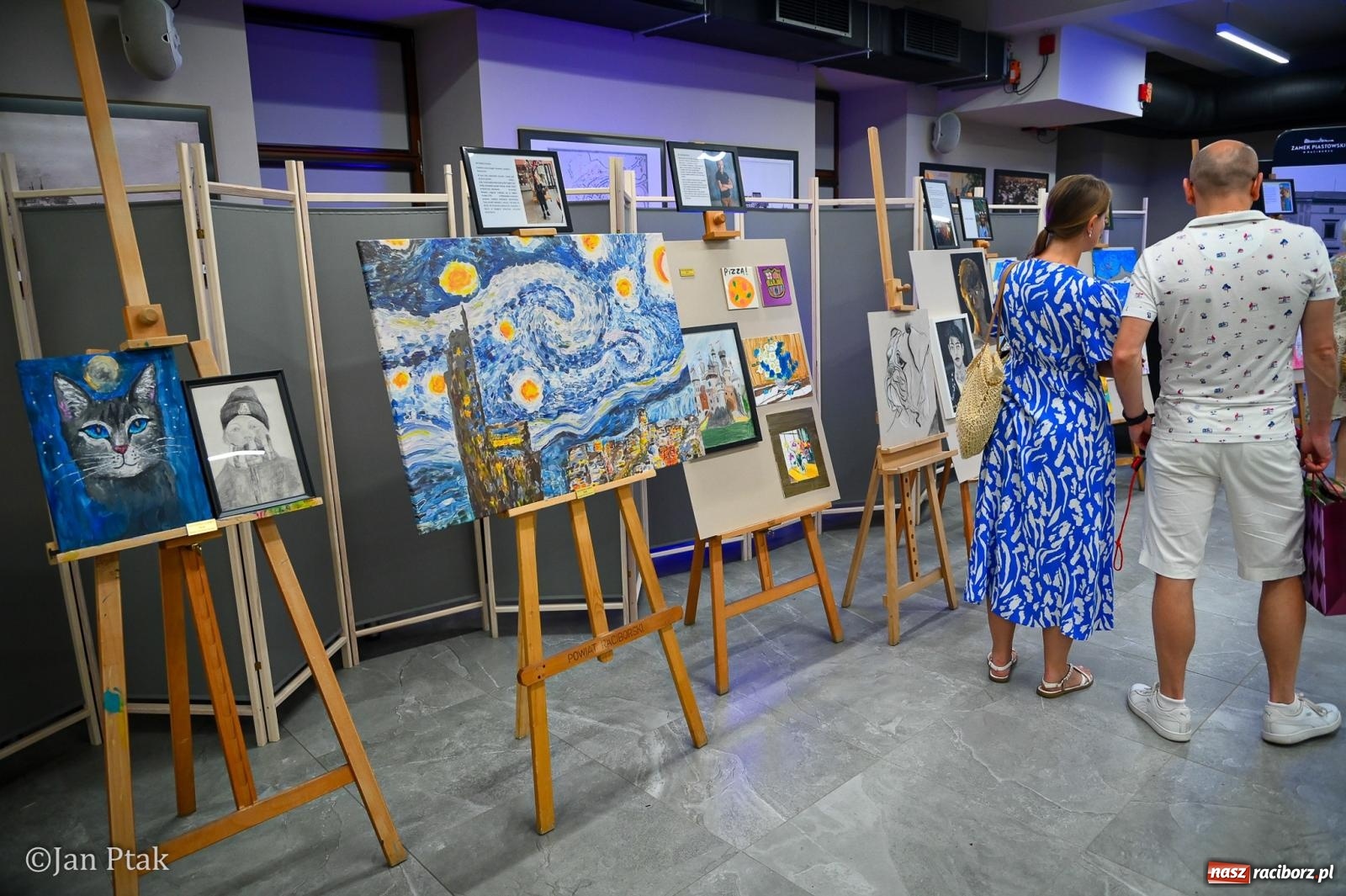 Zdjęcie w galerii na portalu naszraciborz.pl: Warsztatownia Franica na Zamku Piastowskim. Wystawa prac zamieniła słodownię w galerię sztuki wiadomości z regionu