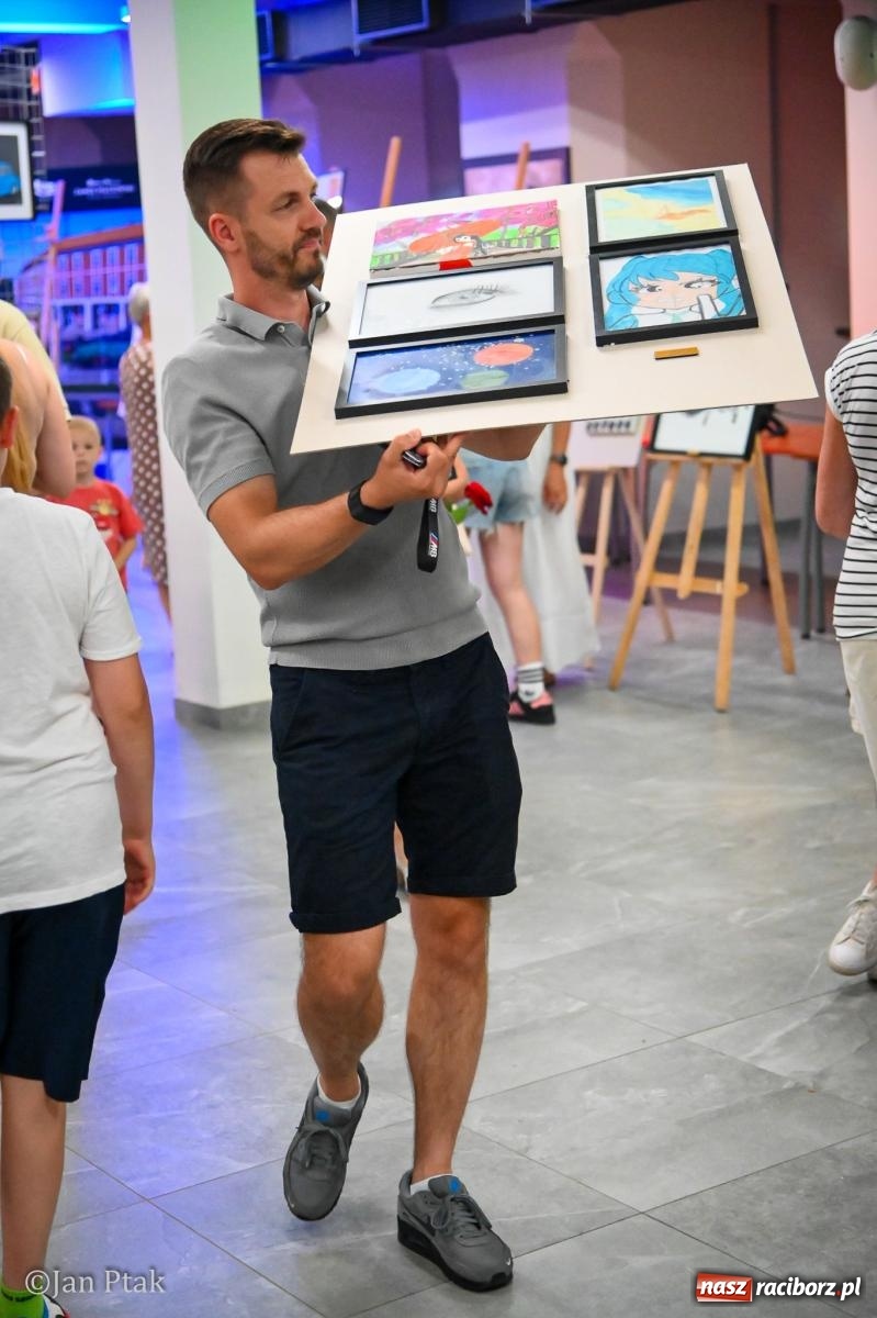 Zdjęcie w galerii na portalu naszraciborz.pl: Warsztatownia Franica na Zamku Piastowskim. Wystawa prac zamieniła słodownię w galerię sztuki wiadomości z regionu