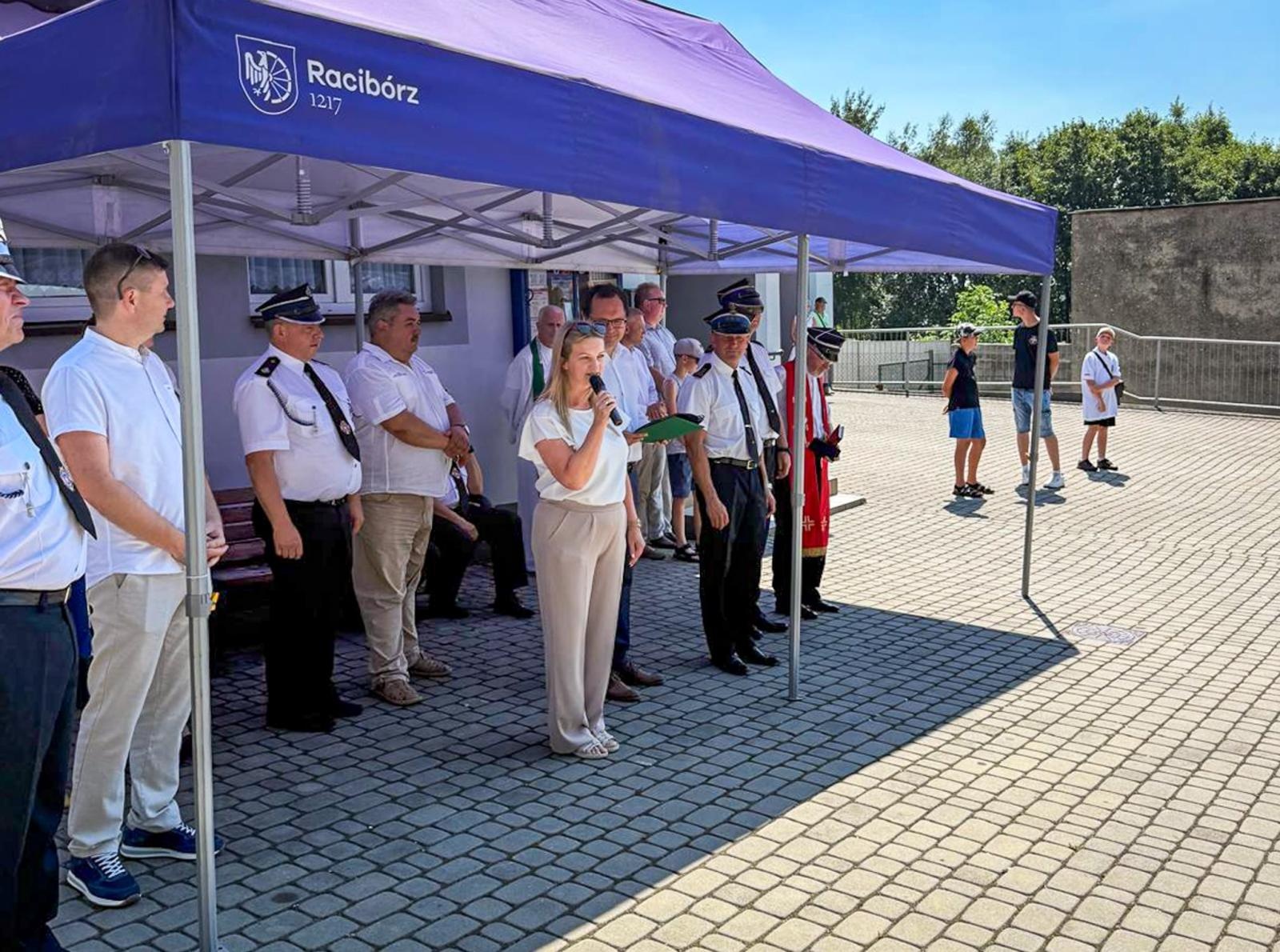 Zdjęcie w galerii na portalu naszraciborz.pl: Uroczyste przekazanie nowego sprzętu w OSP Racibórz-Brzezie wiadomości z regionu