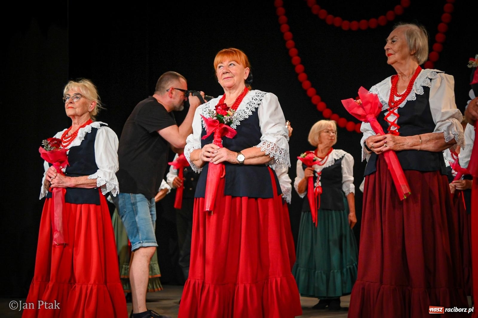 Zdjęcie w galerii na portalu naszraciborz.pl: 20 lat Strzechy Seniorów. Jubileuszowy koncert przeniesiony pod dach wiadomości z regionu