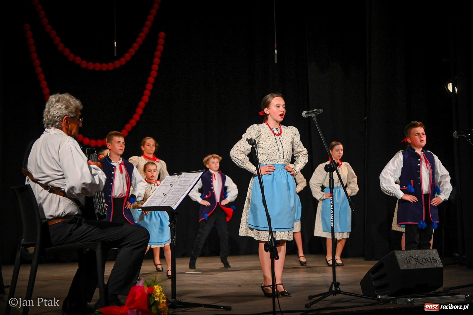 Zdjęcie w galerii na portalu naszraciborz.pl: 20 lat Strzechy Seniorów. Jubileuszowy koncert przeniesiony pod dach wiadomości z regionu
