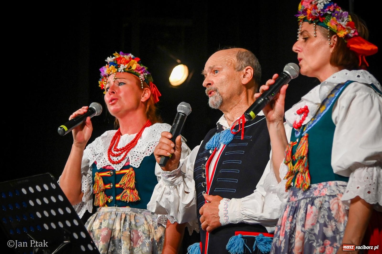 Zdjęcie w galerii na portalu naszraciborz.pl: 20 lat Strzechy Seniorów. Jubileuszowy koncert przeniesiony pod dach wiadomości z regionu